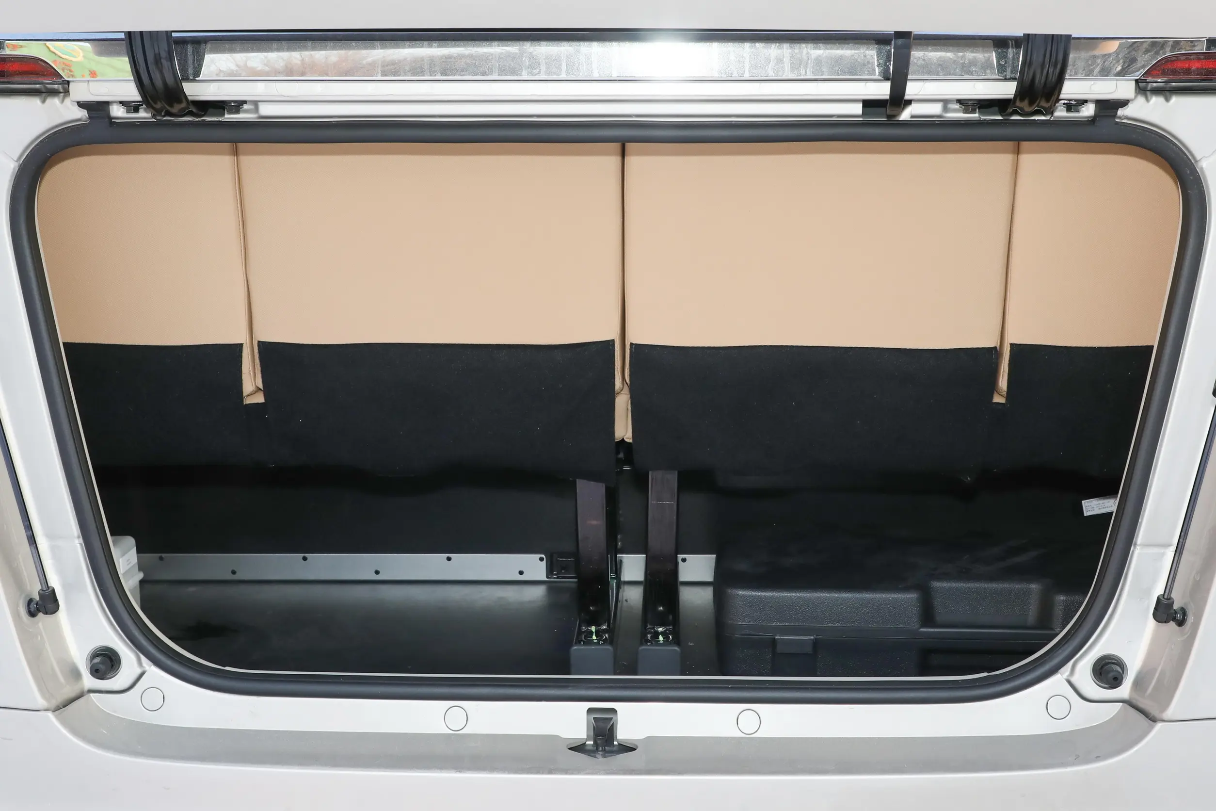 Hongqi Guoyue 2024 space-4