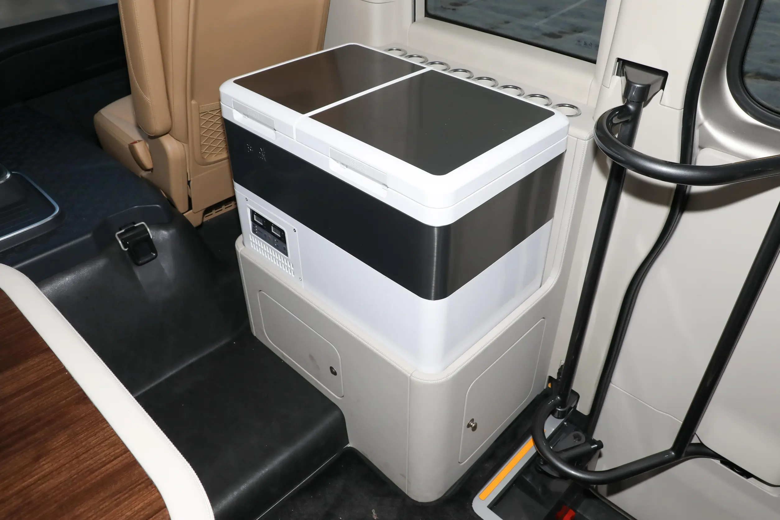 Hongqi Guoyue 2024 space-5