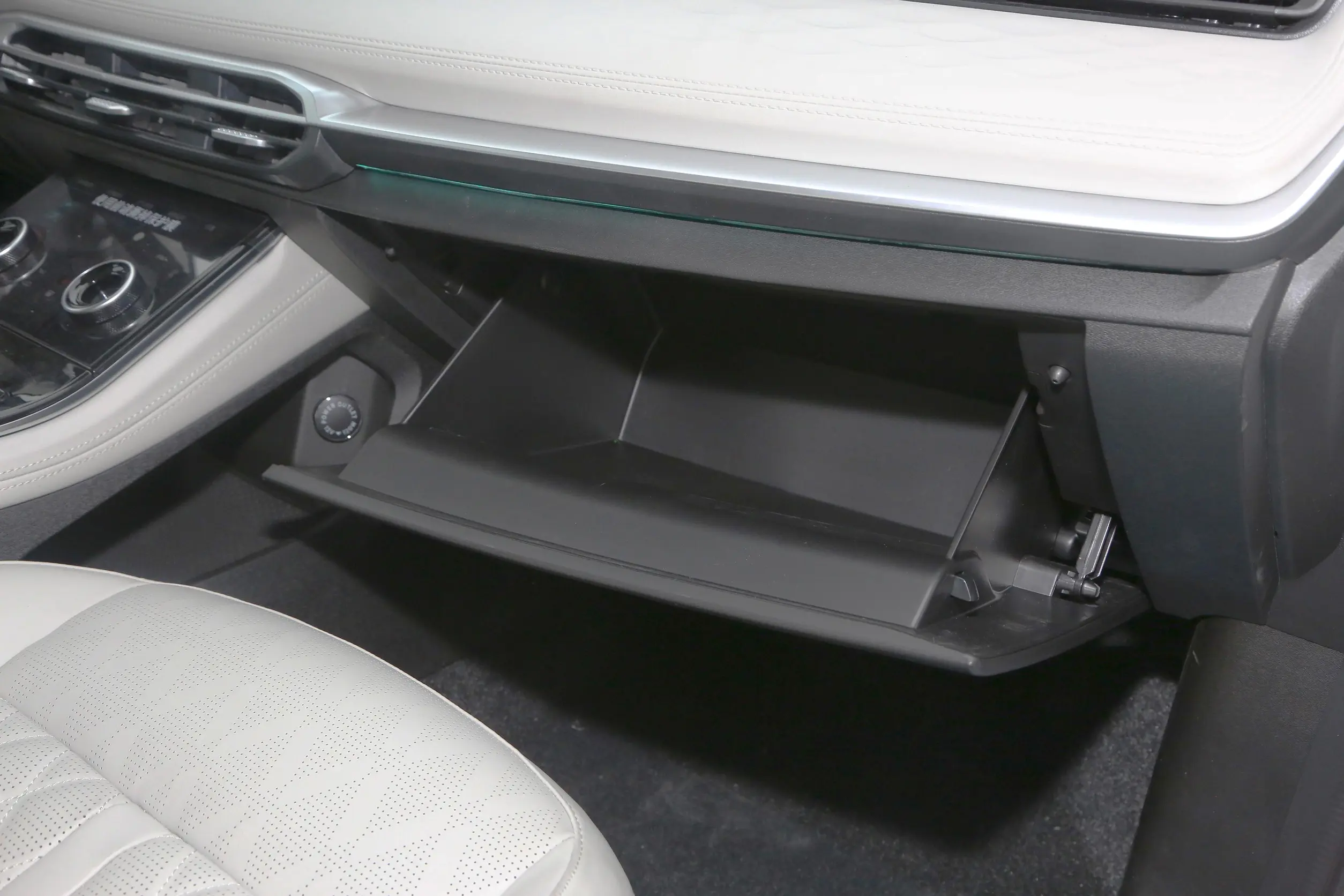 Jetour X70 2023 interior-4