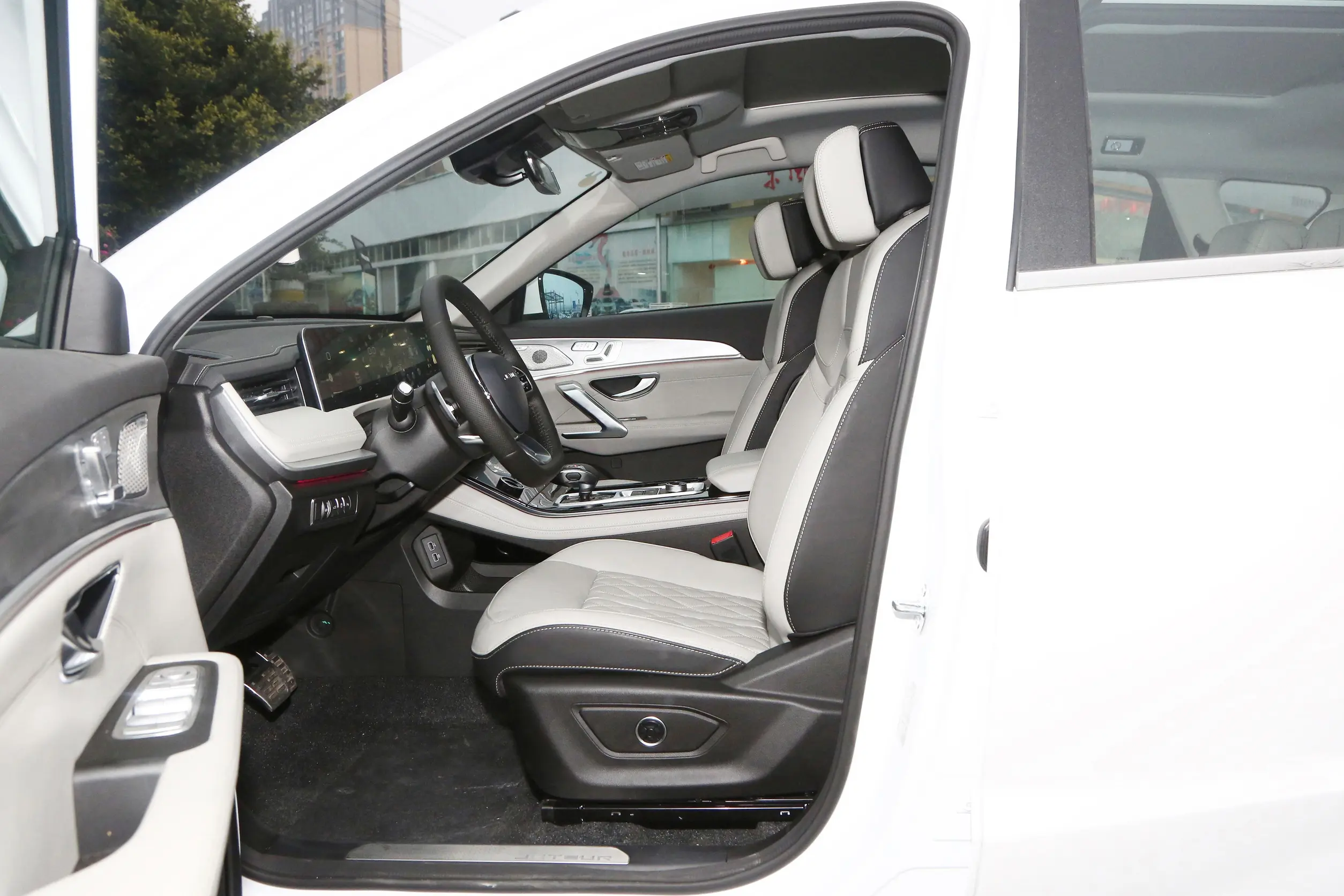 Jetour X70 2023 space-1