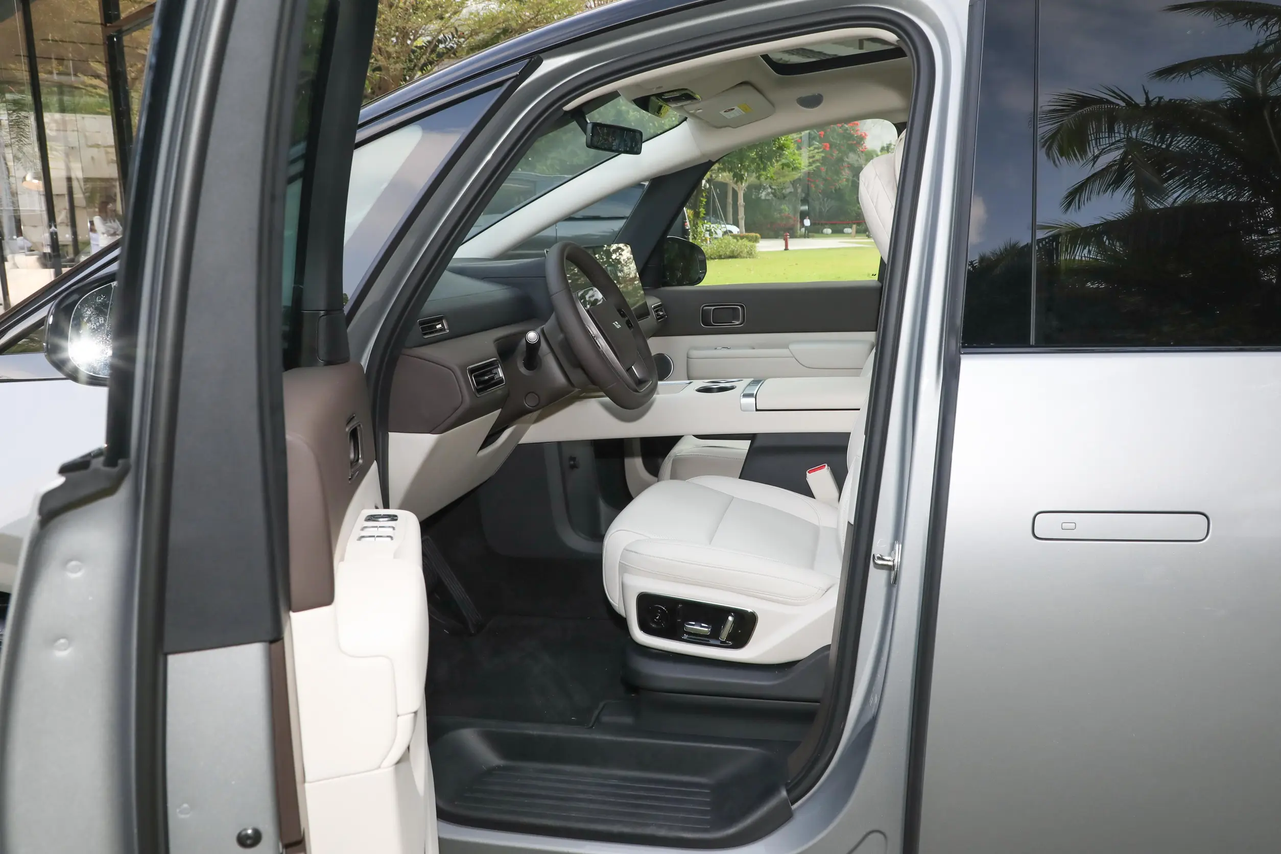 Li Auto MEGA 2024 space-1