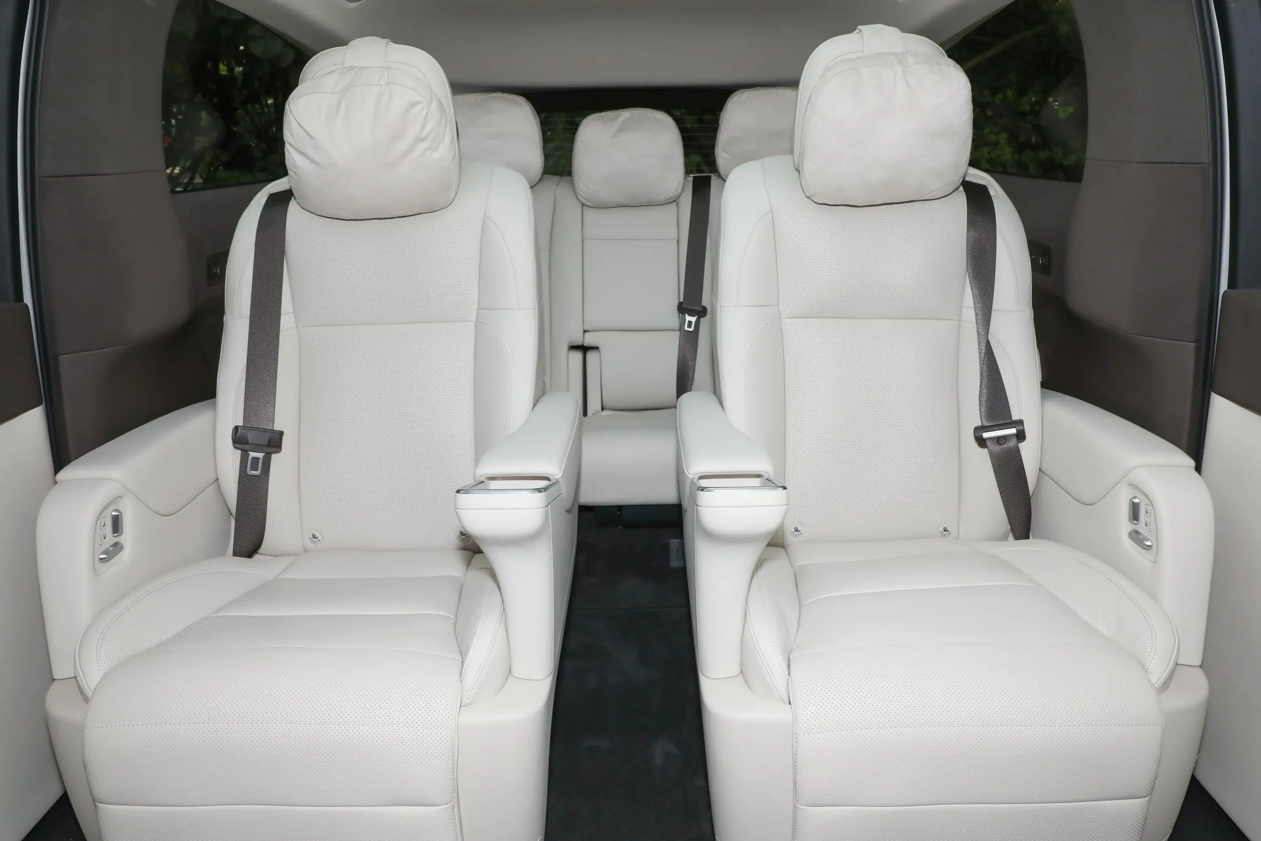 Li Auto MEGA 2024 space-3