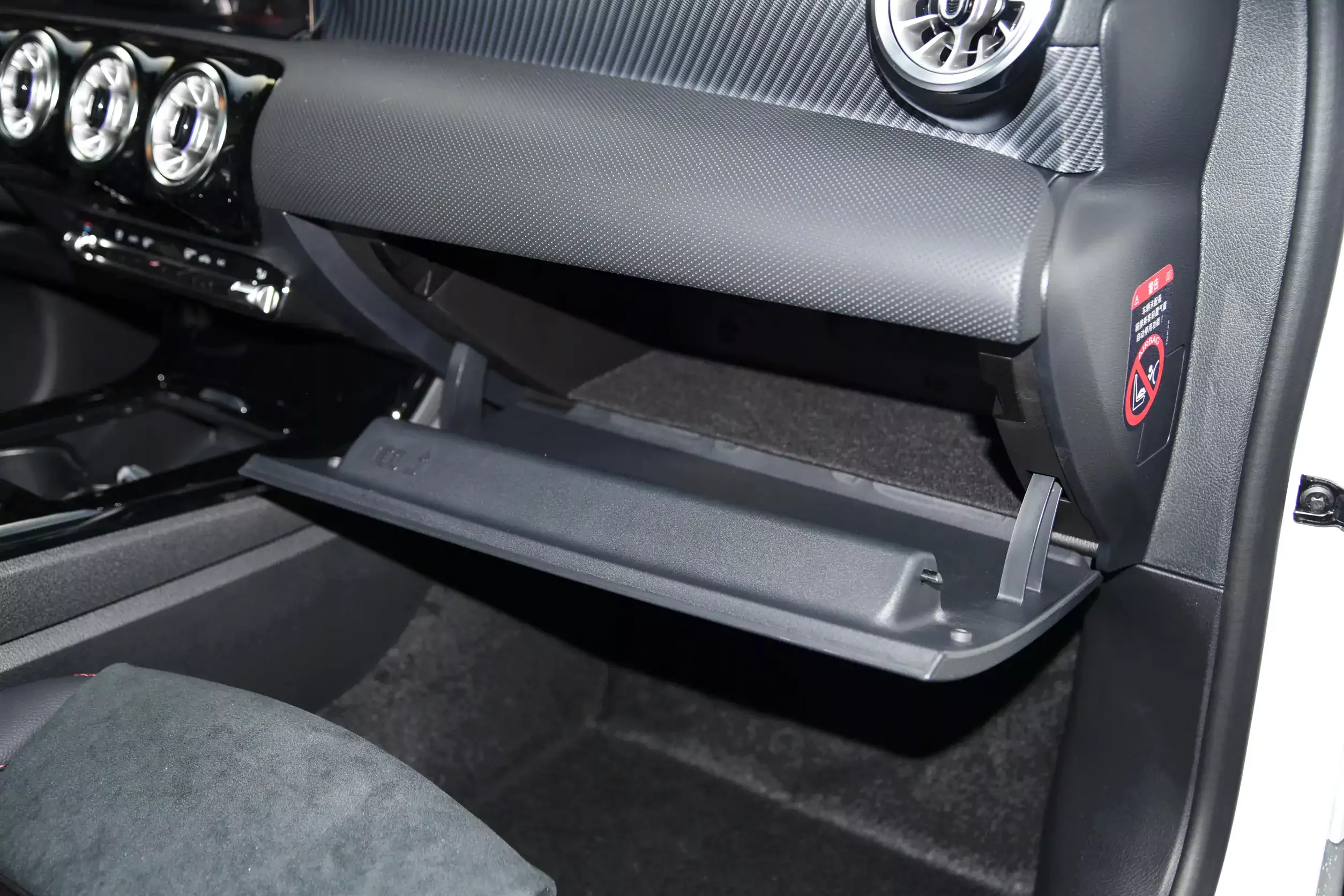 Mercedes-Benz A 200 L 2024 interior-4