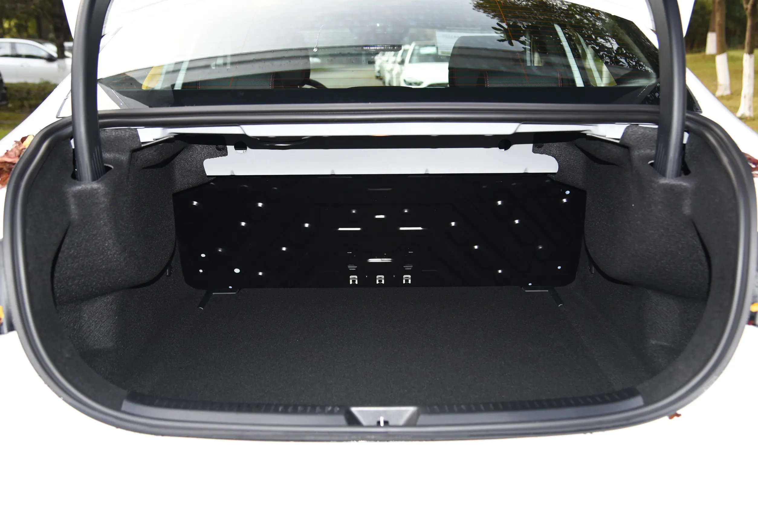 Mercedes-Benz A 200 L 2024 space-4