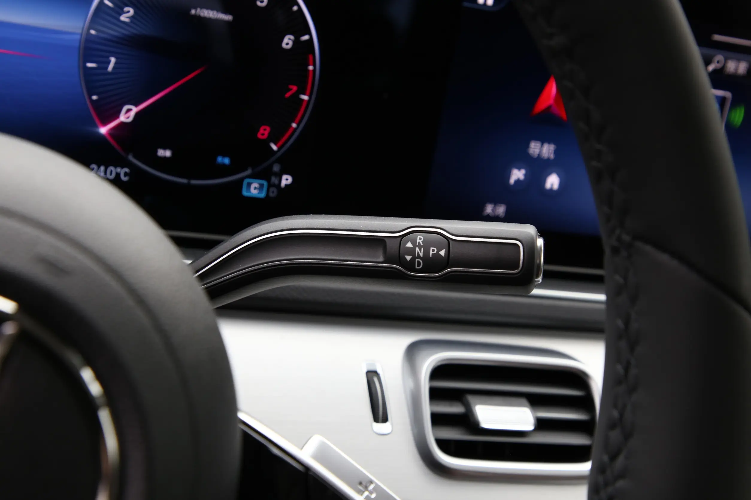 Mercedes-Benz GLE 2024 interior-3