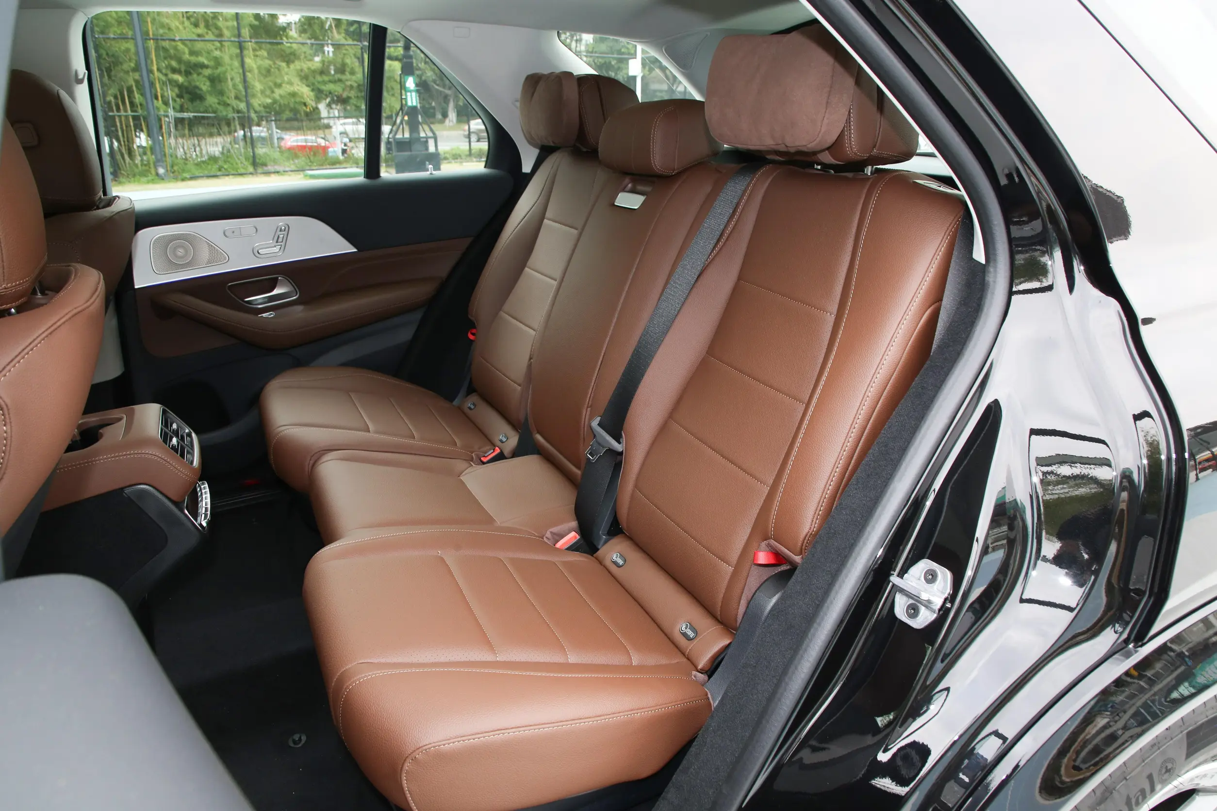 Mercedes-Benz GLE 2024 space-2