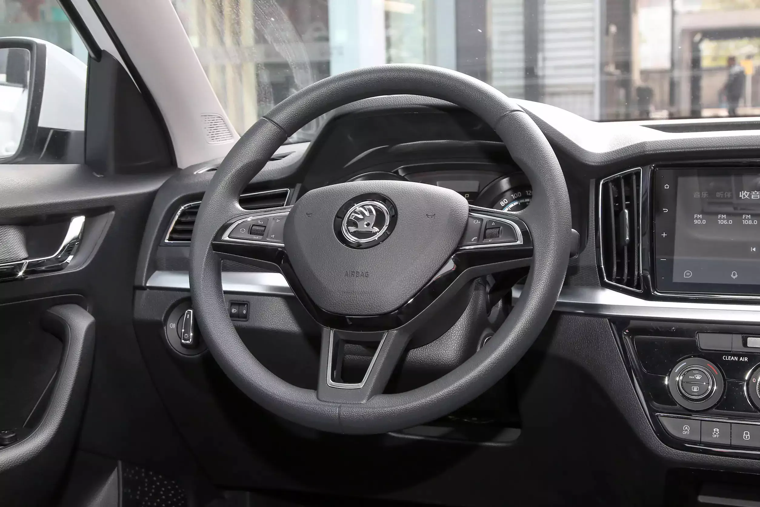 Škoda KAMIQ 2024 interior-2