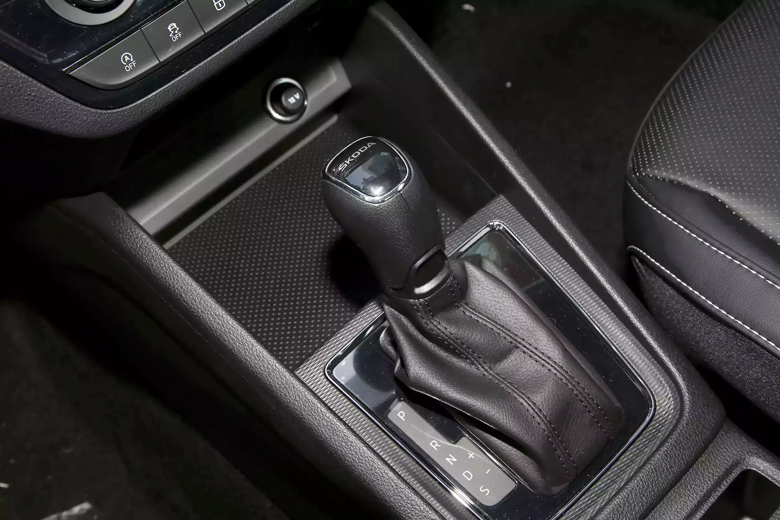 Škoda KAMIQ 2024 interior-3