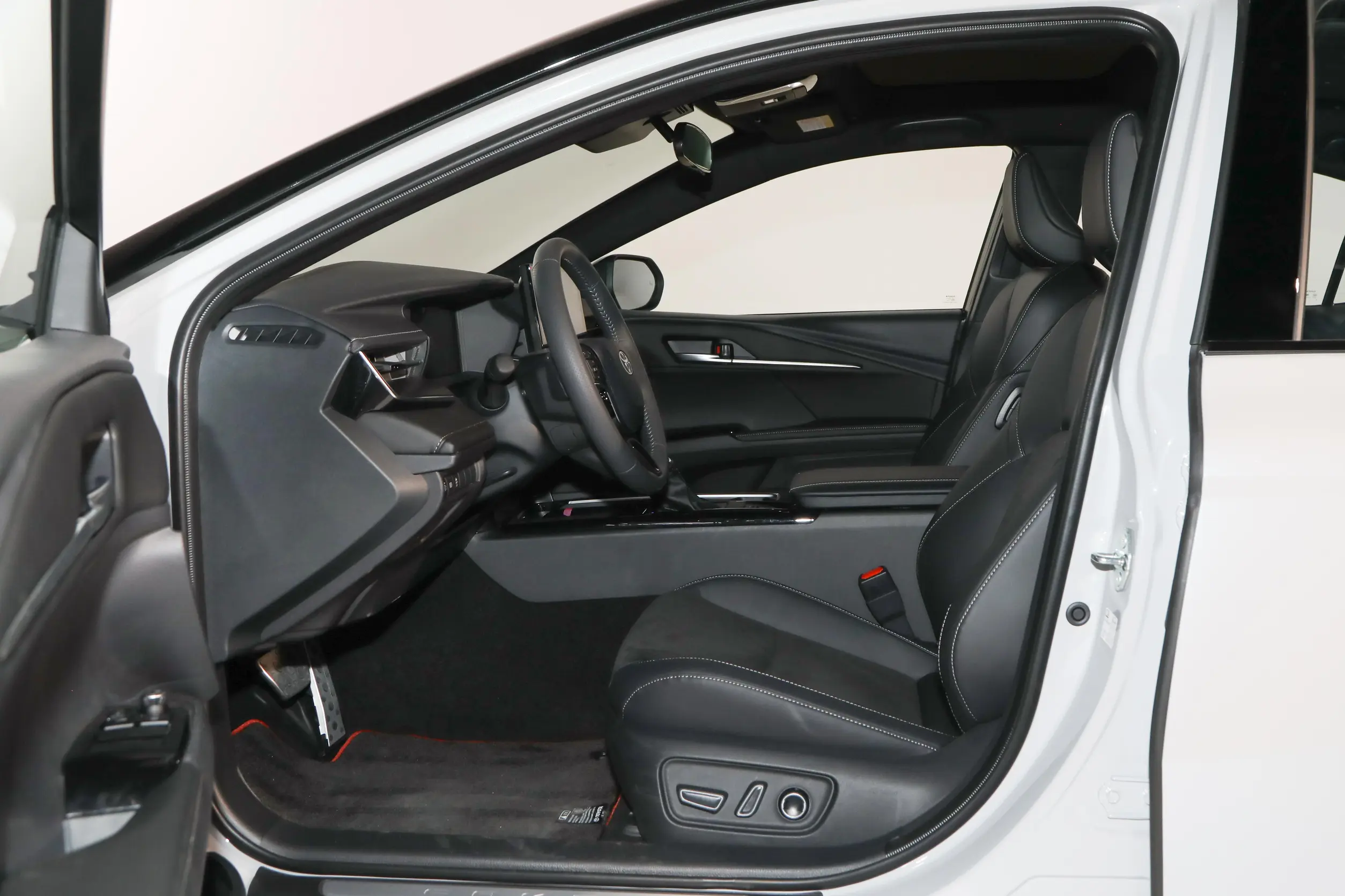 Toyota Camry 2024 space-1