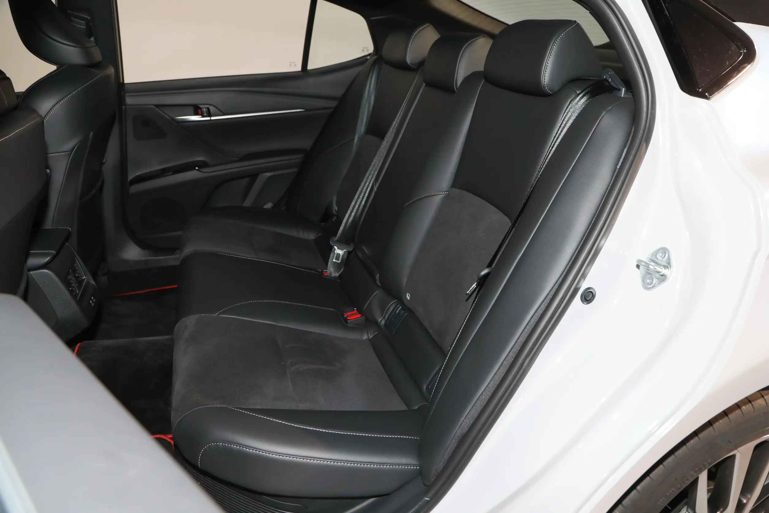 Toyota Camry 2024 space-2