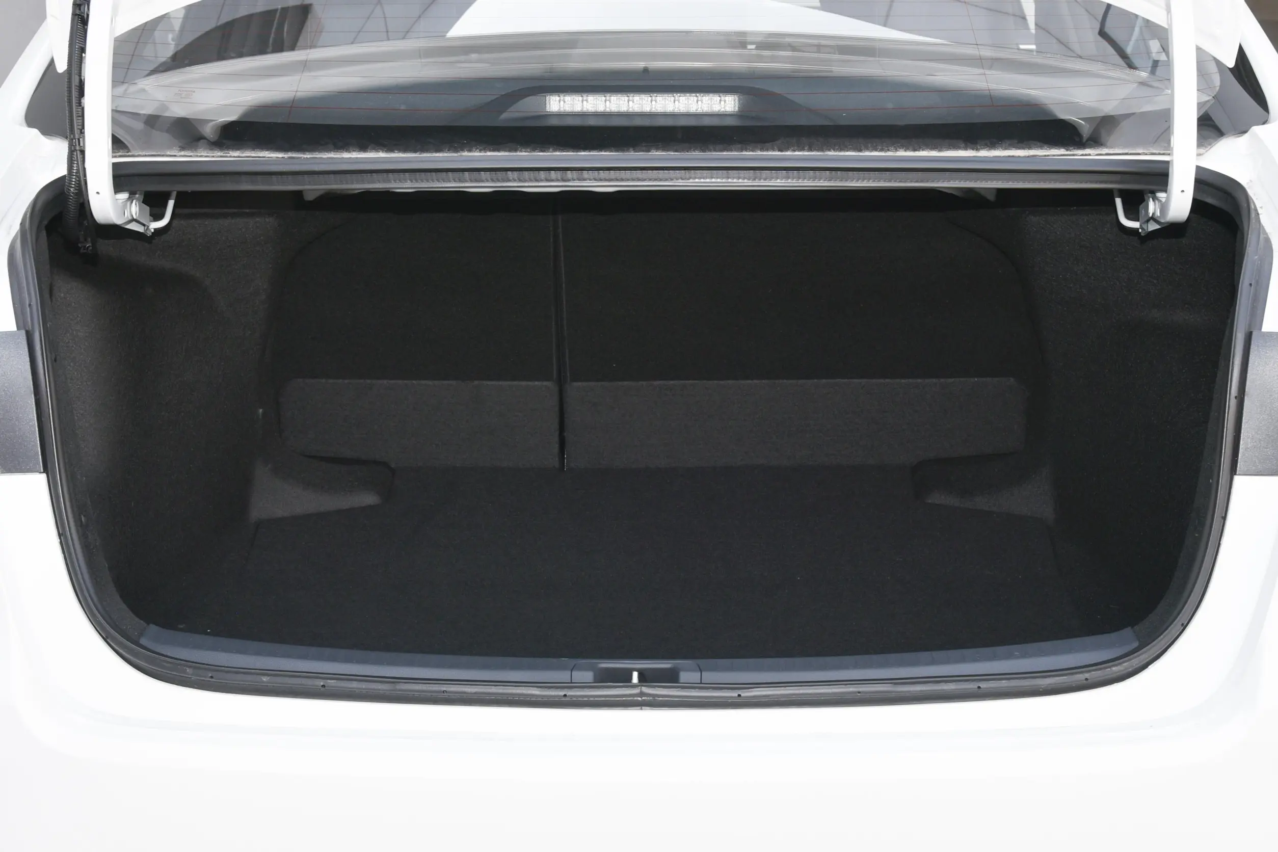 Toyota Corolla 2023 space-4