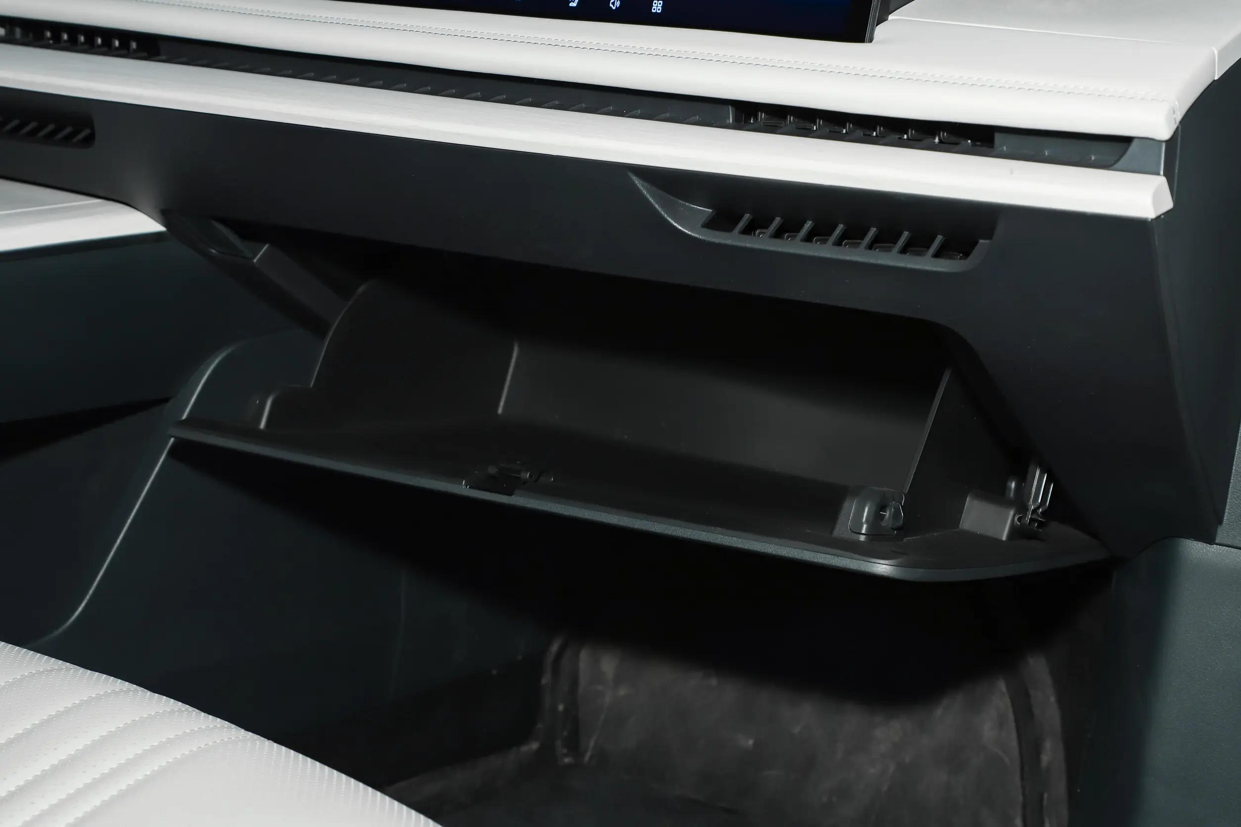 Geely Galaxy E8 2024 interior-4