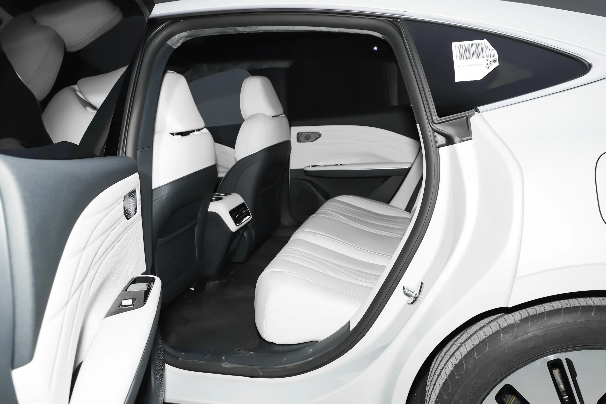 Geely Galaxy E8 2024 space-2