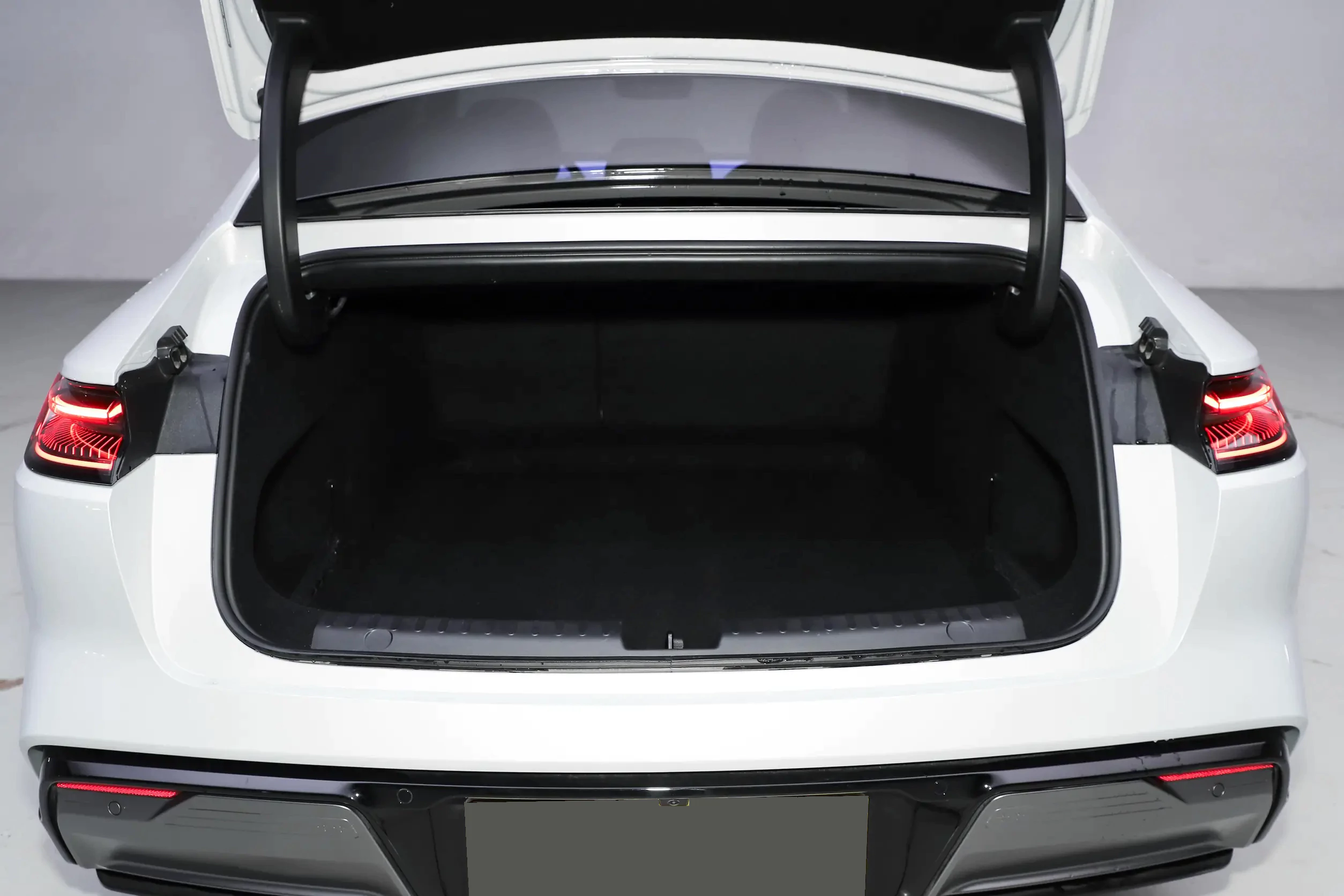 Geely Galaxy E8 2024 space-4