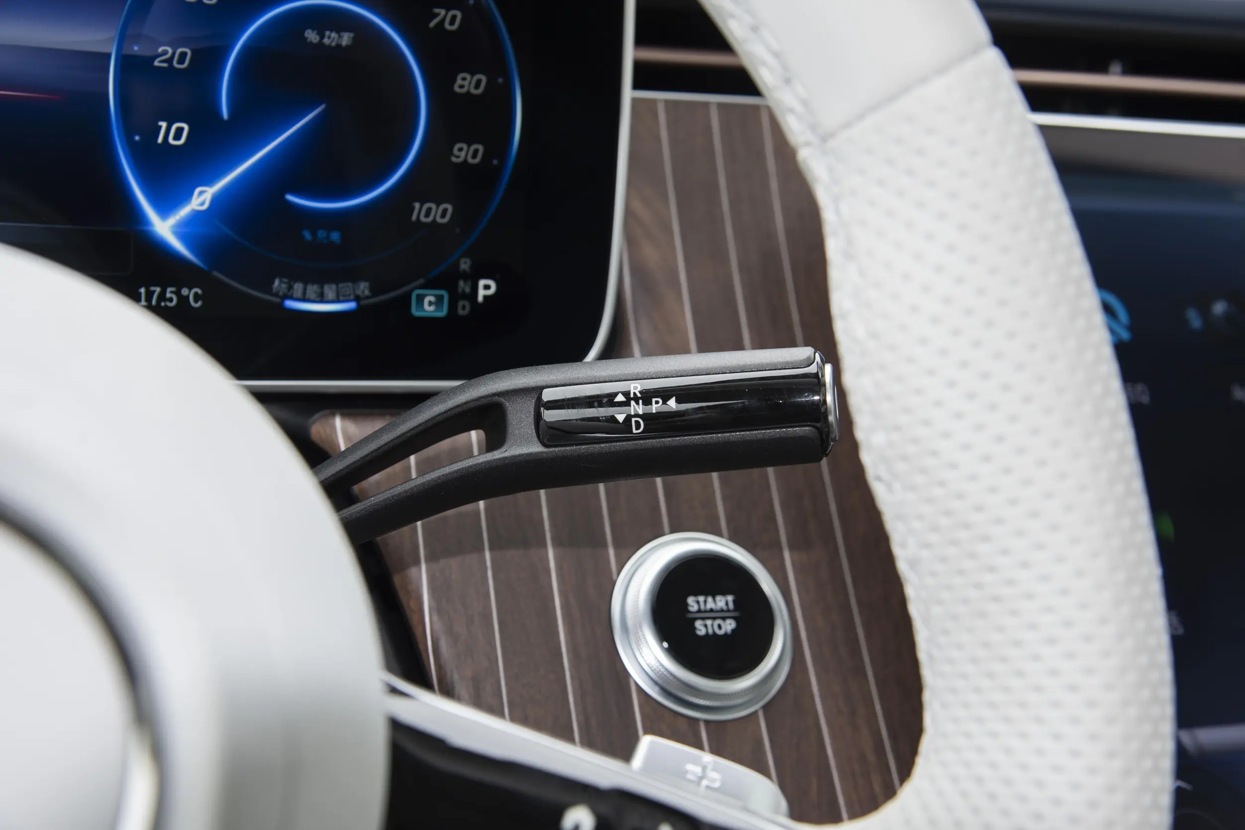 Mercedes-Benz EQE SUV 2024 interior-3