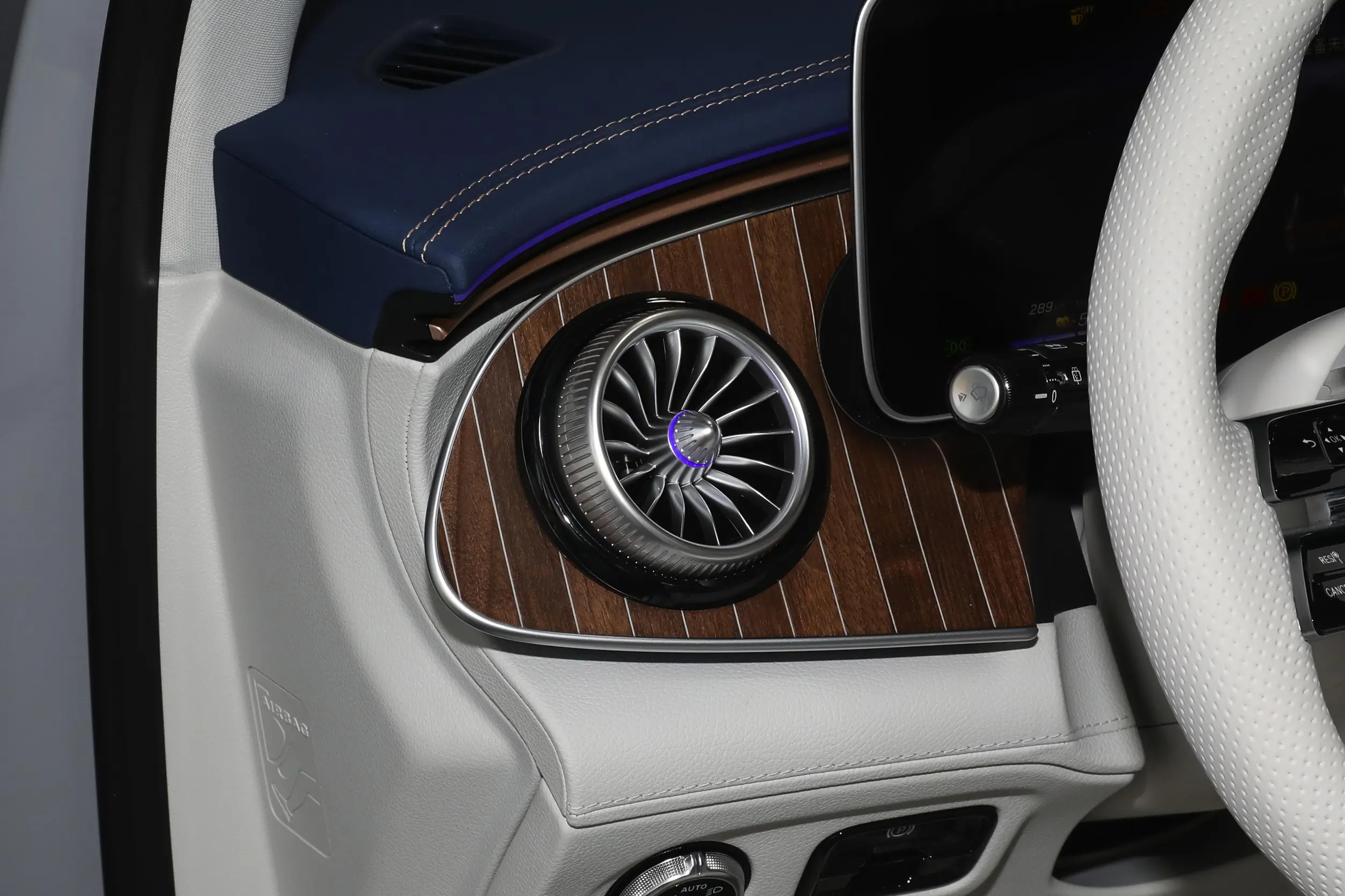 Mercedes-Benz EQE SUV 2024 interior-4