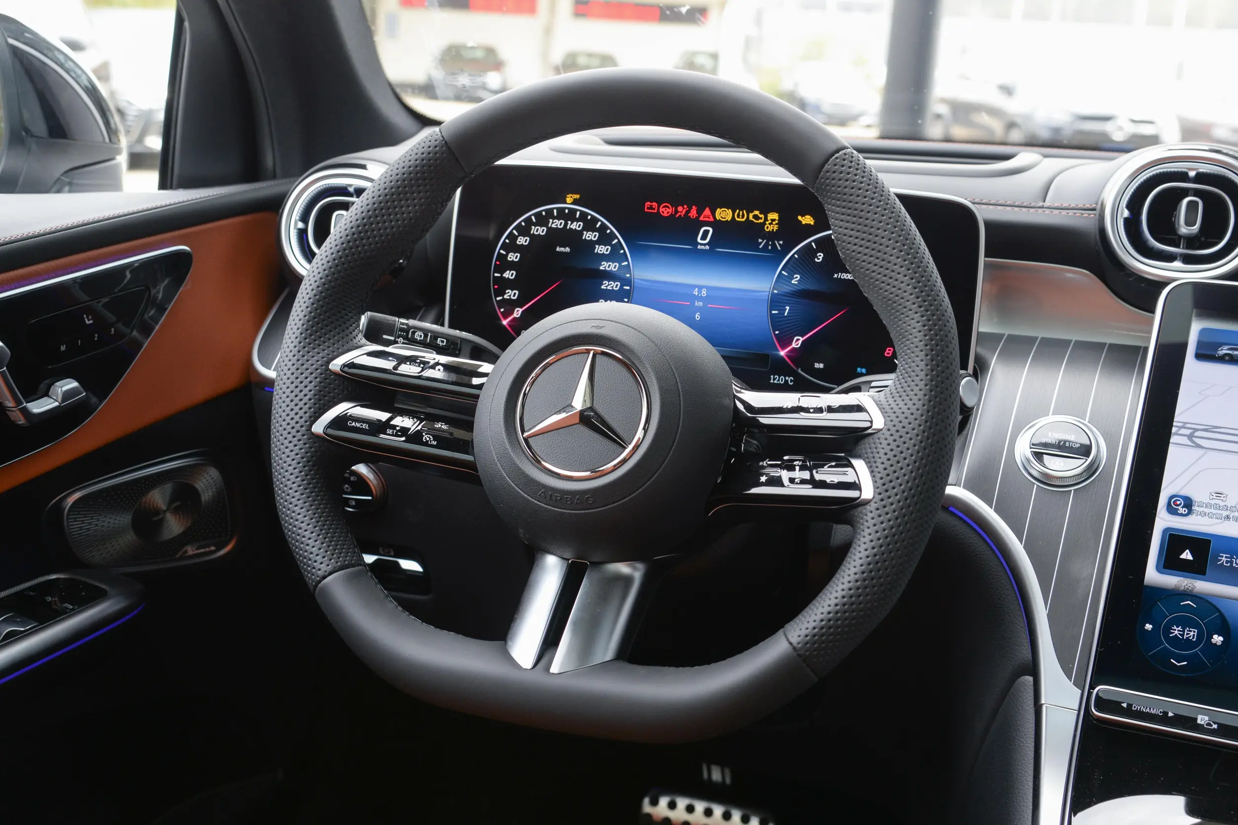 Mercedes-Benz GLC 2024 interior-2