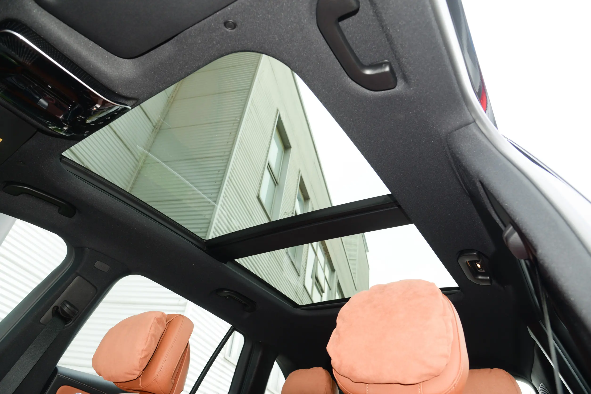 Mercedes-Benz GLC 2024 space-3