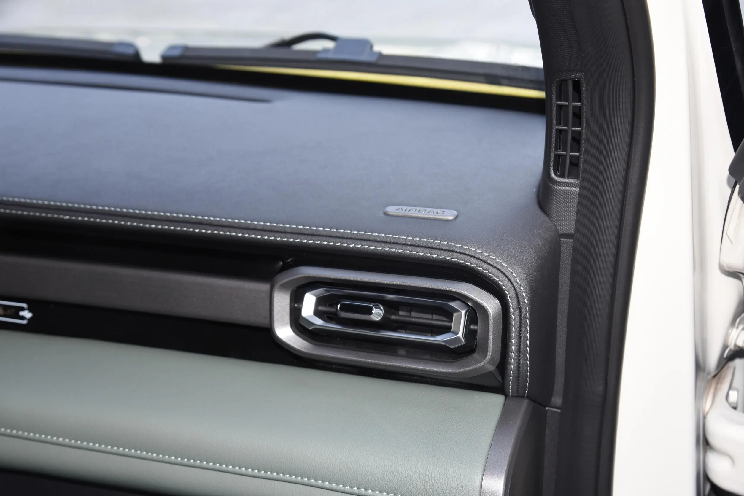 Wuling Baojun Yueye 2024 interior-4