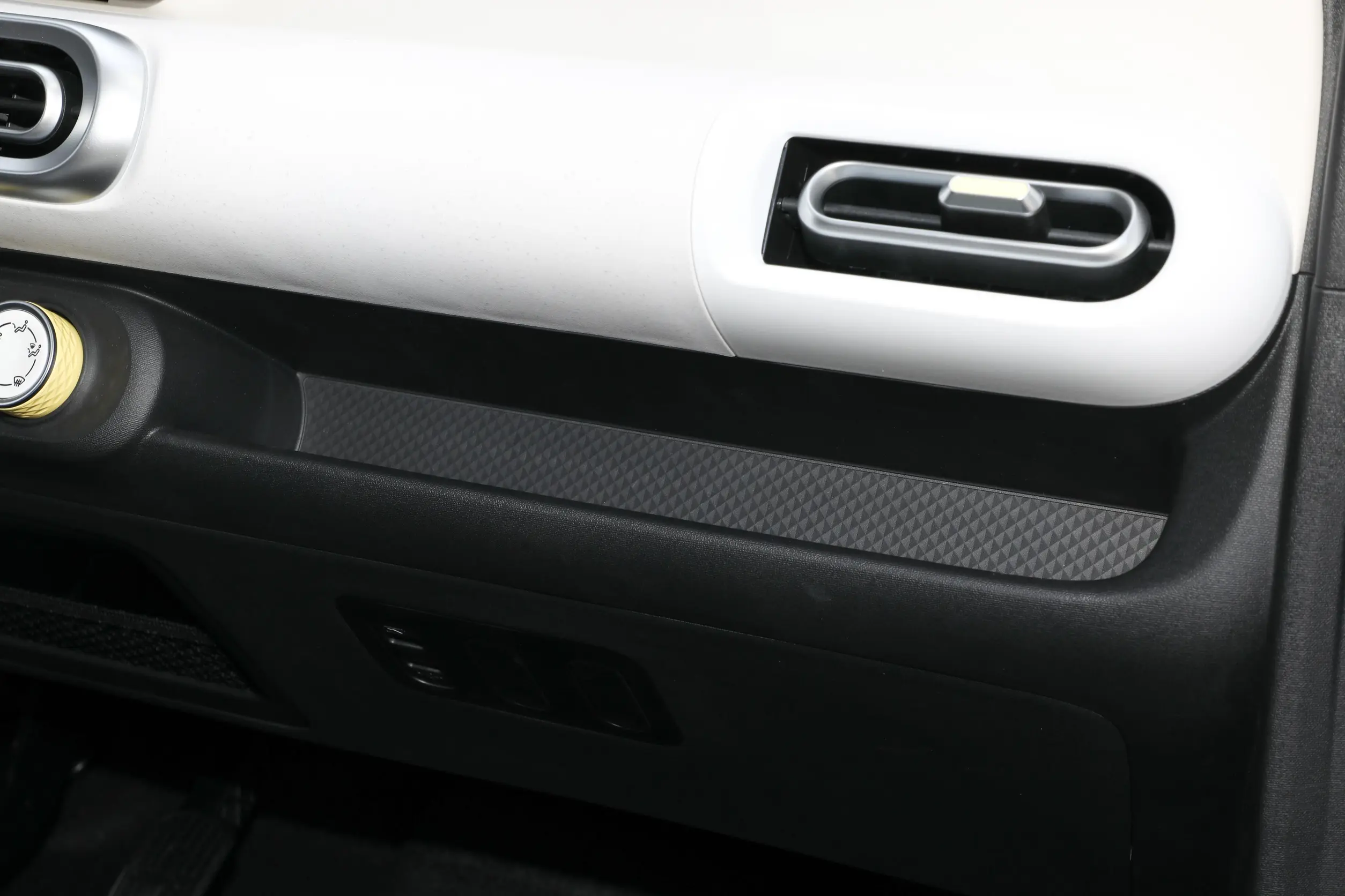 Wuling Hongguang MINI EV 2024 interior-4