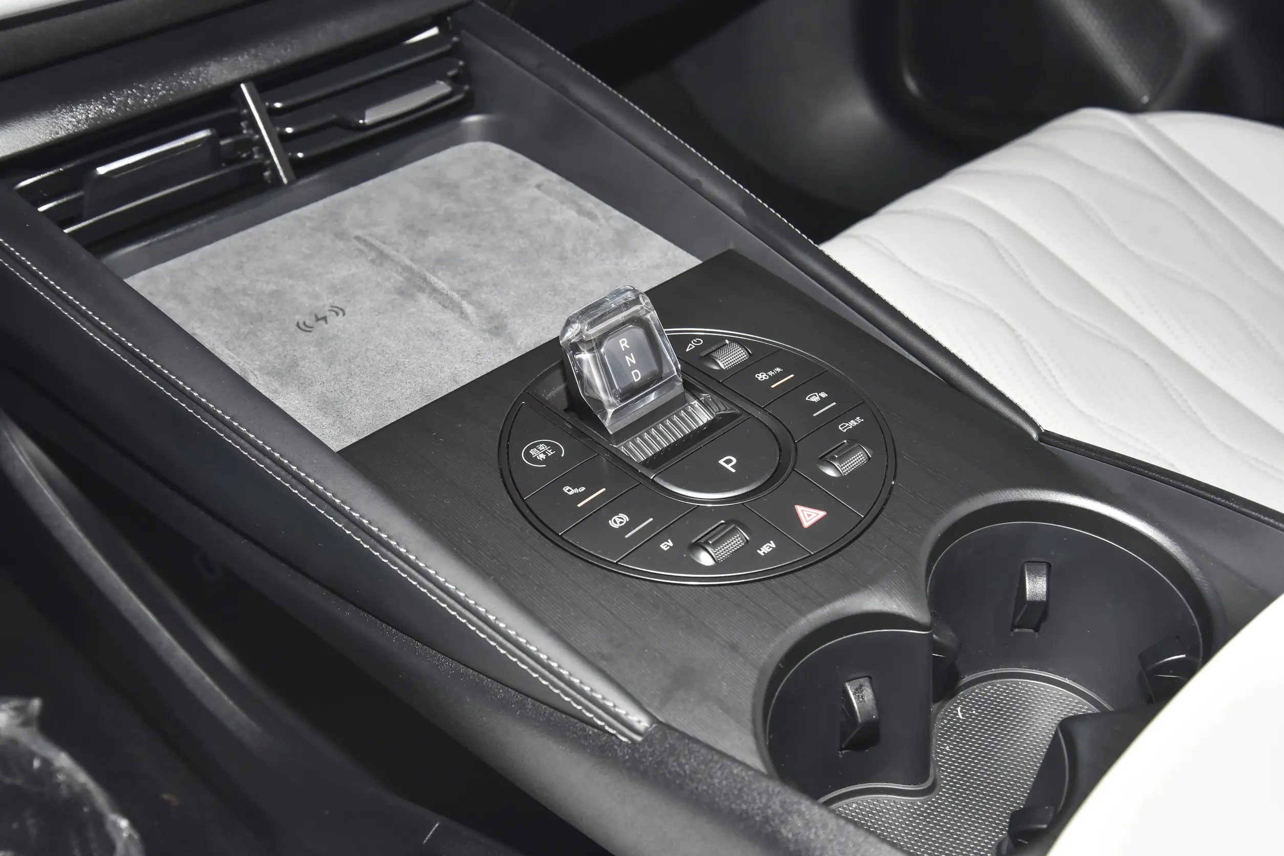 BYD Seal 06 DM-i 2024 interior-3