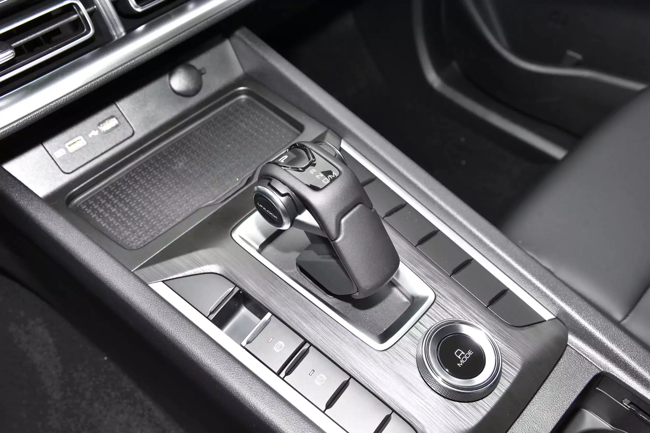 GWM POER 2024 interior-3