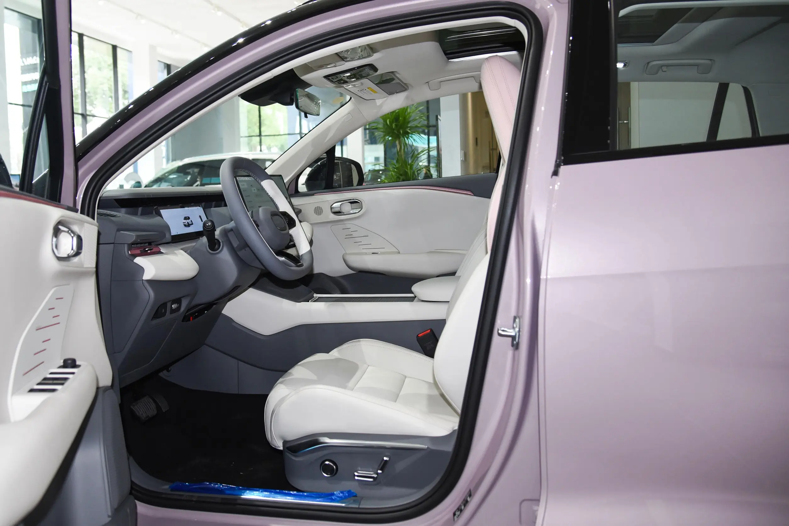 Lynk & Co 06 EM-P 2024 space-1