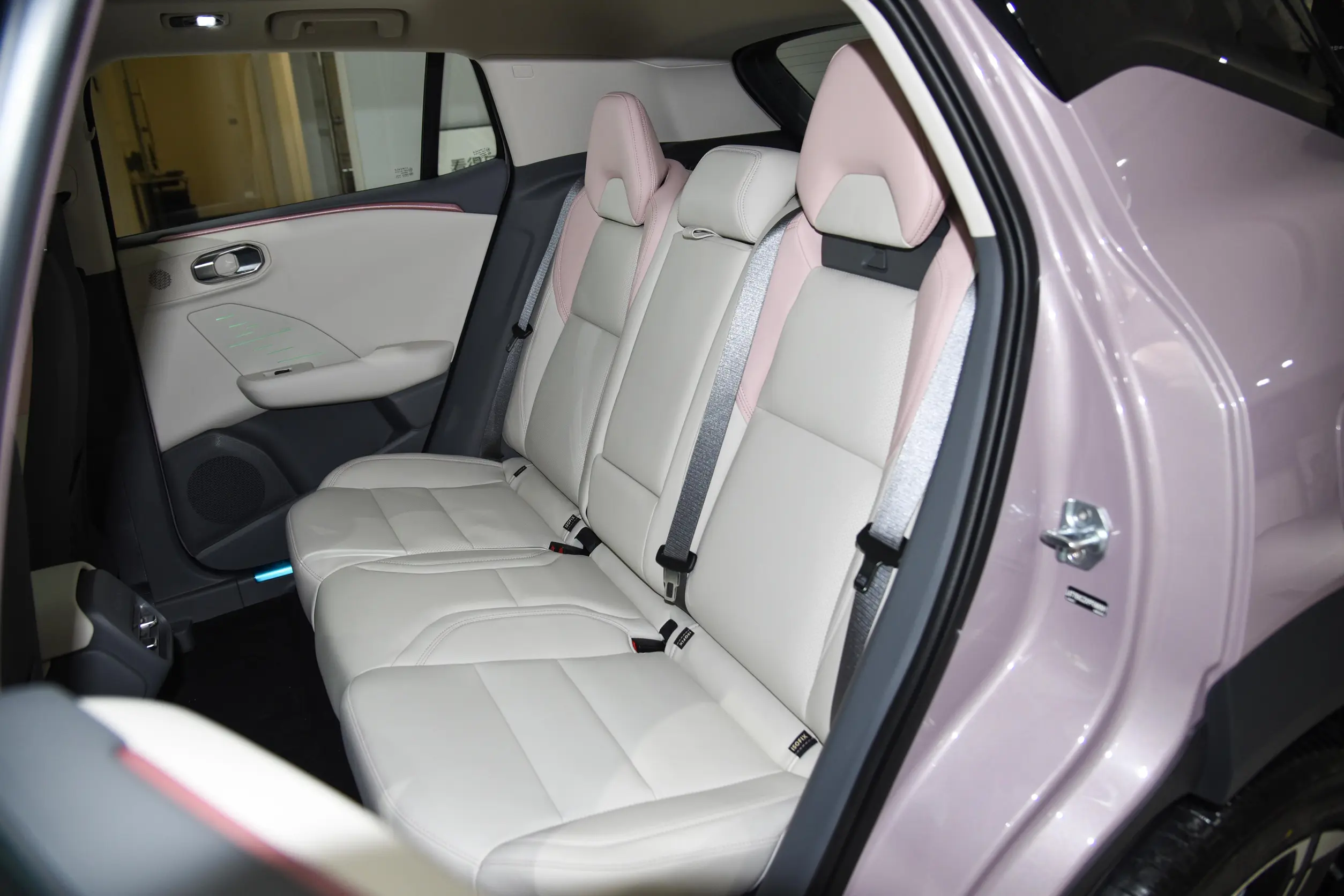 Lynk & Co 06 EM-P 2024 space-2