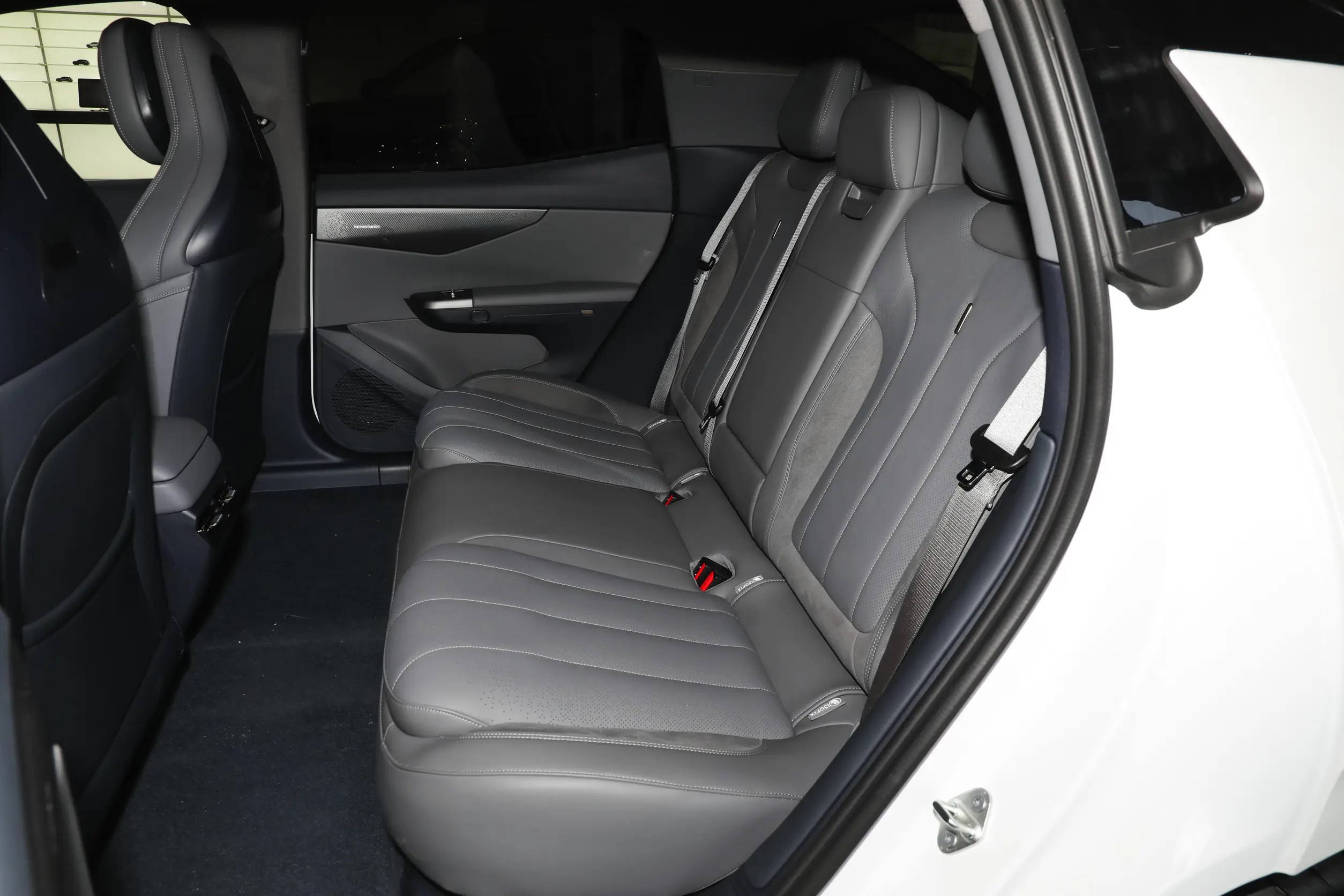 Lynk & Co 07 EM-P 2024 space-2