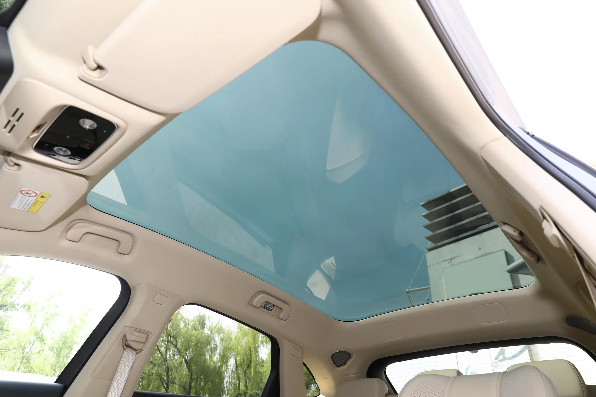 AITO M5 2024 space-3