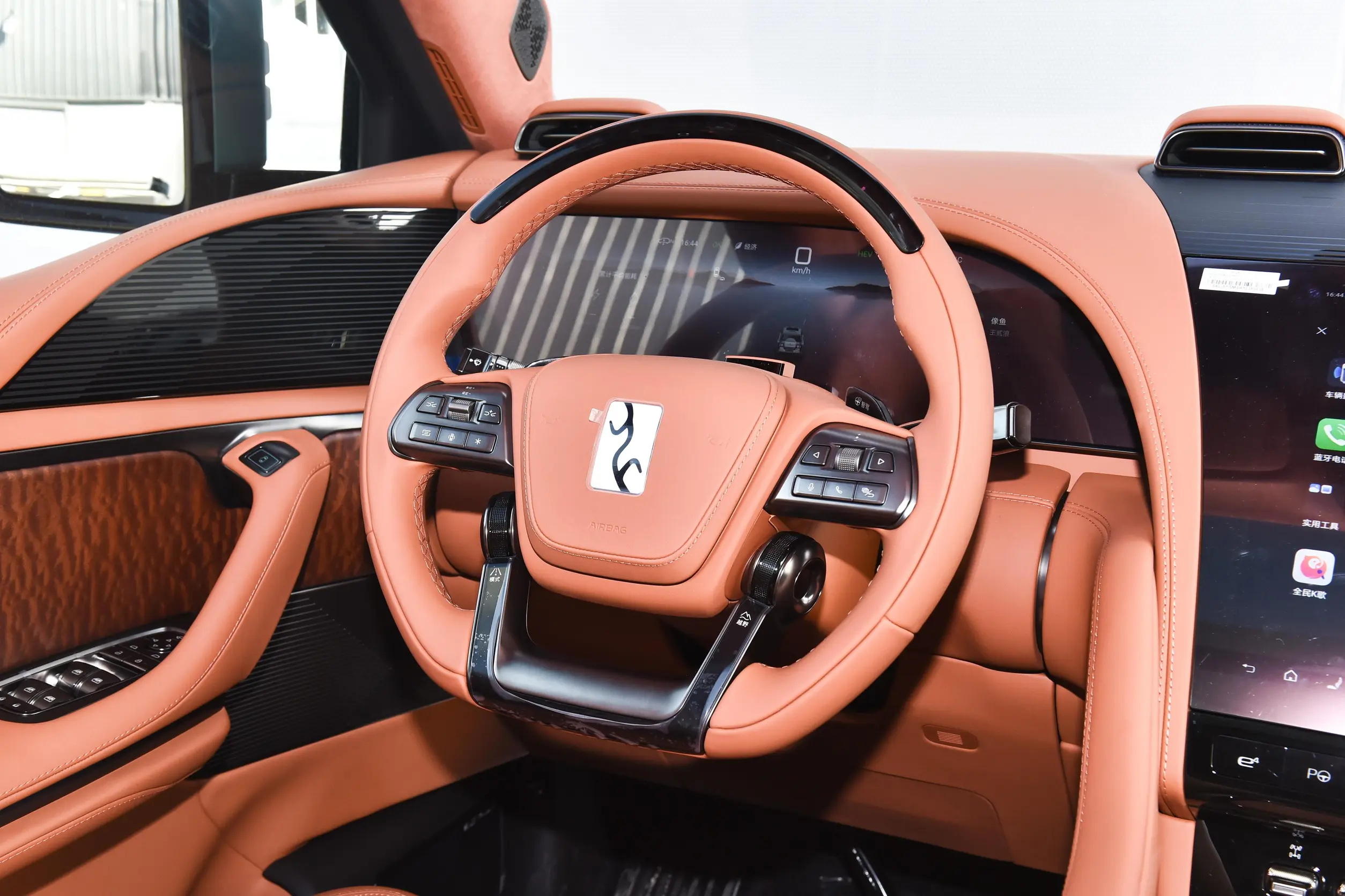 BYD Yangwang U8 interior-2