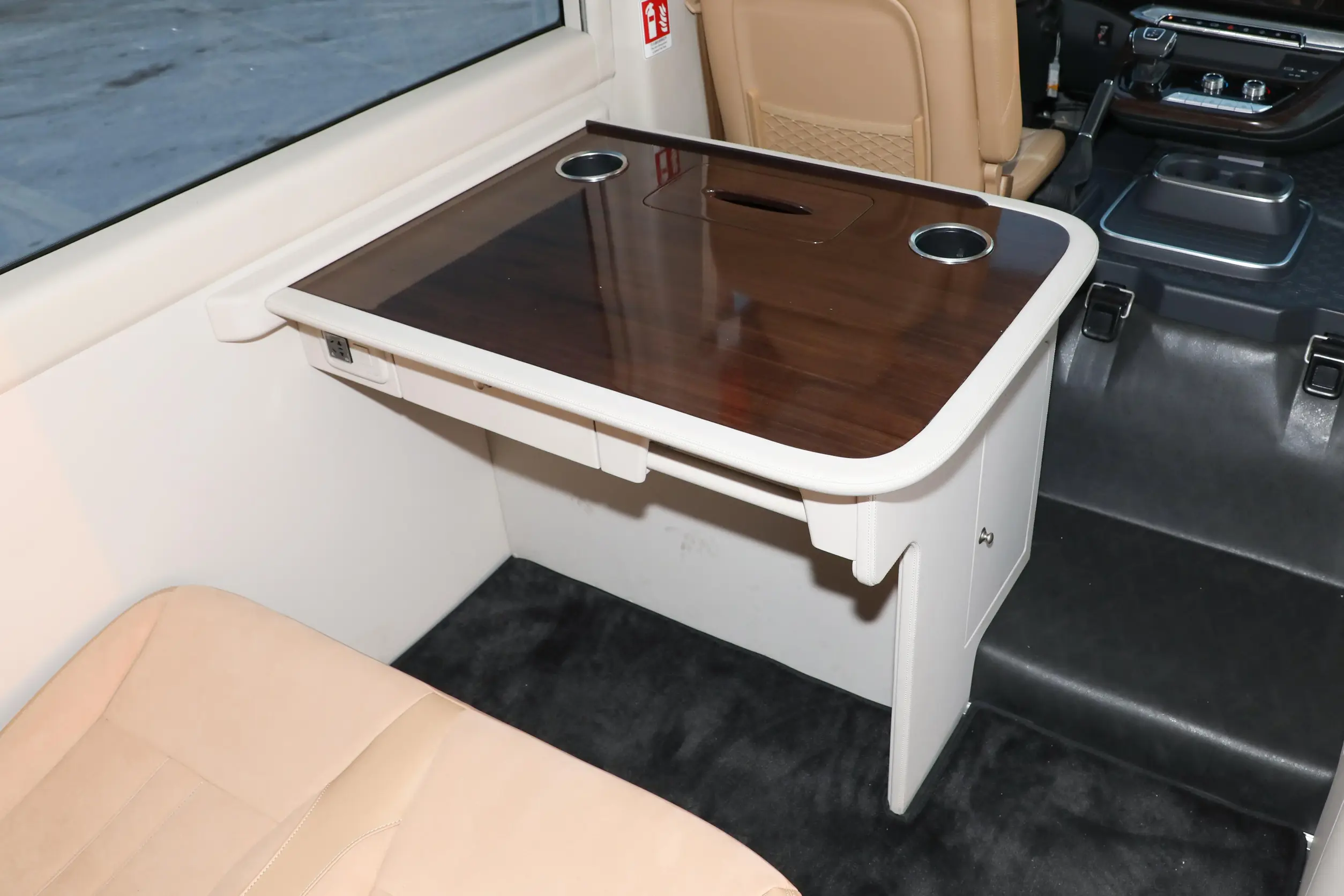 Hongqi Guoyue 2024 space-6