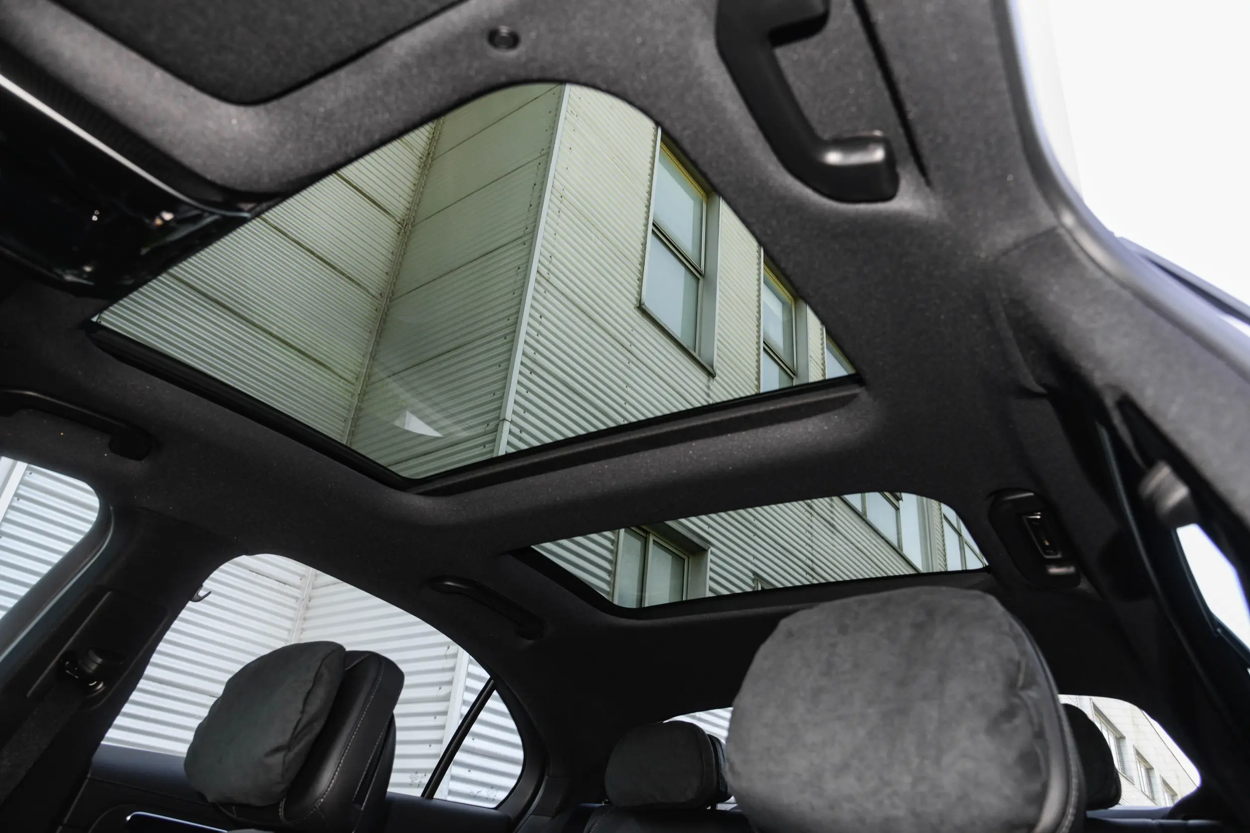 Mercedes-Benz C 260 L 2024 space-3