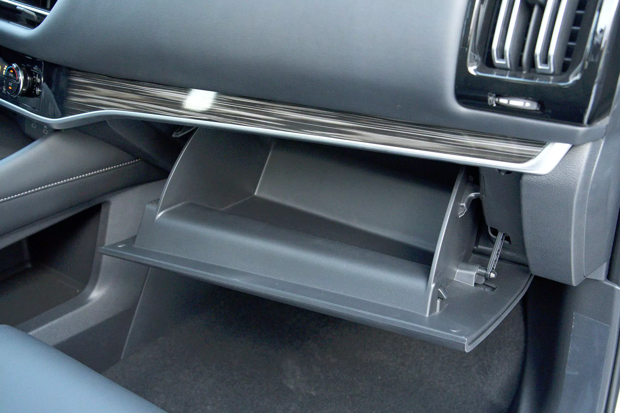 Nissan Pathfinder 2024 interior-4