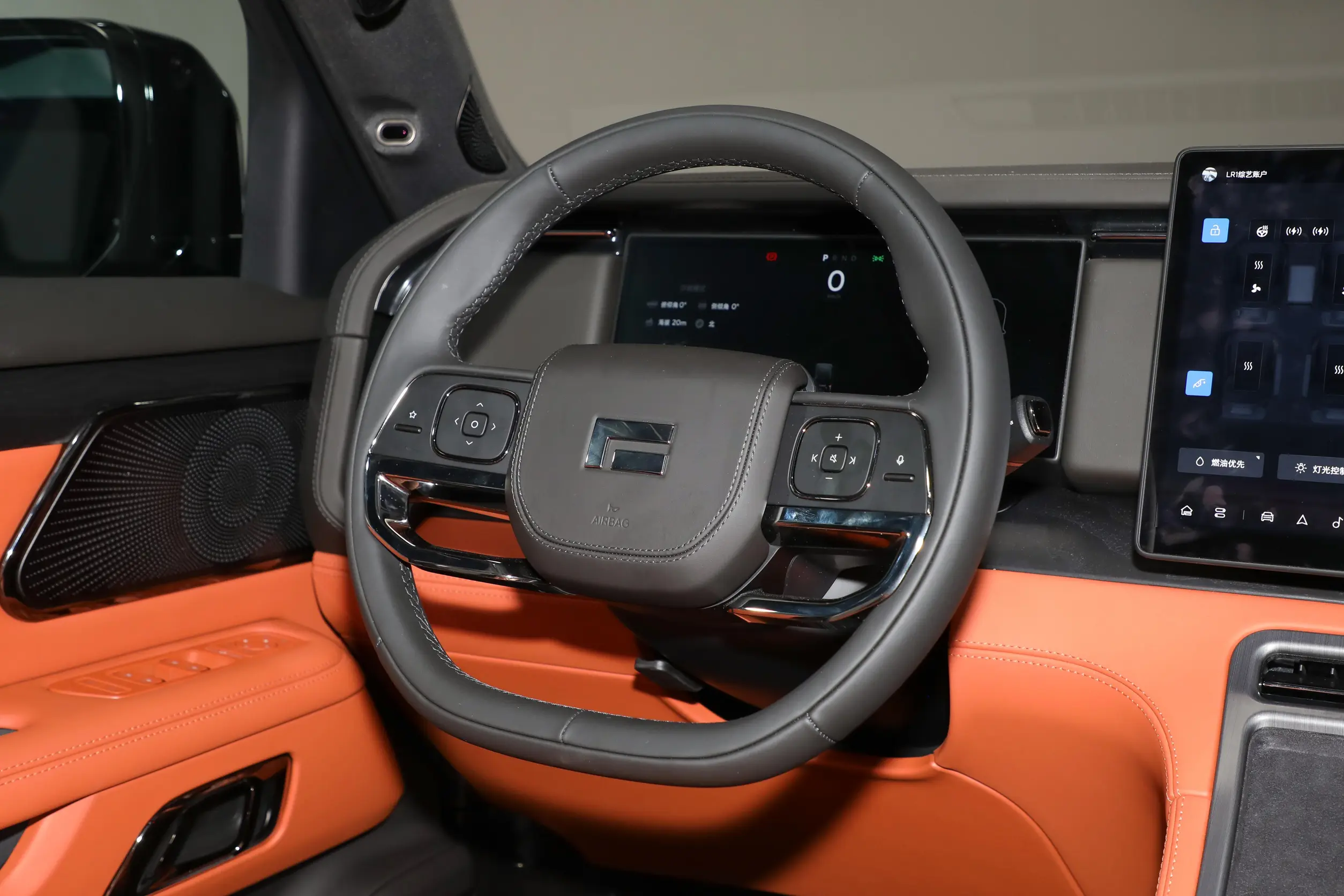 Rox 01 2023 interior-2