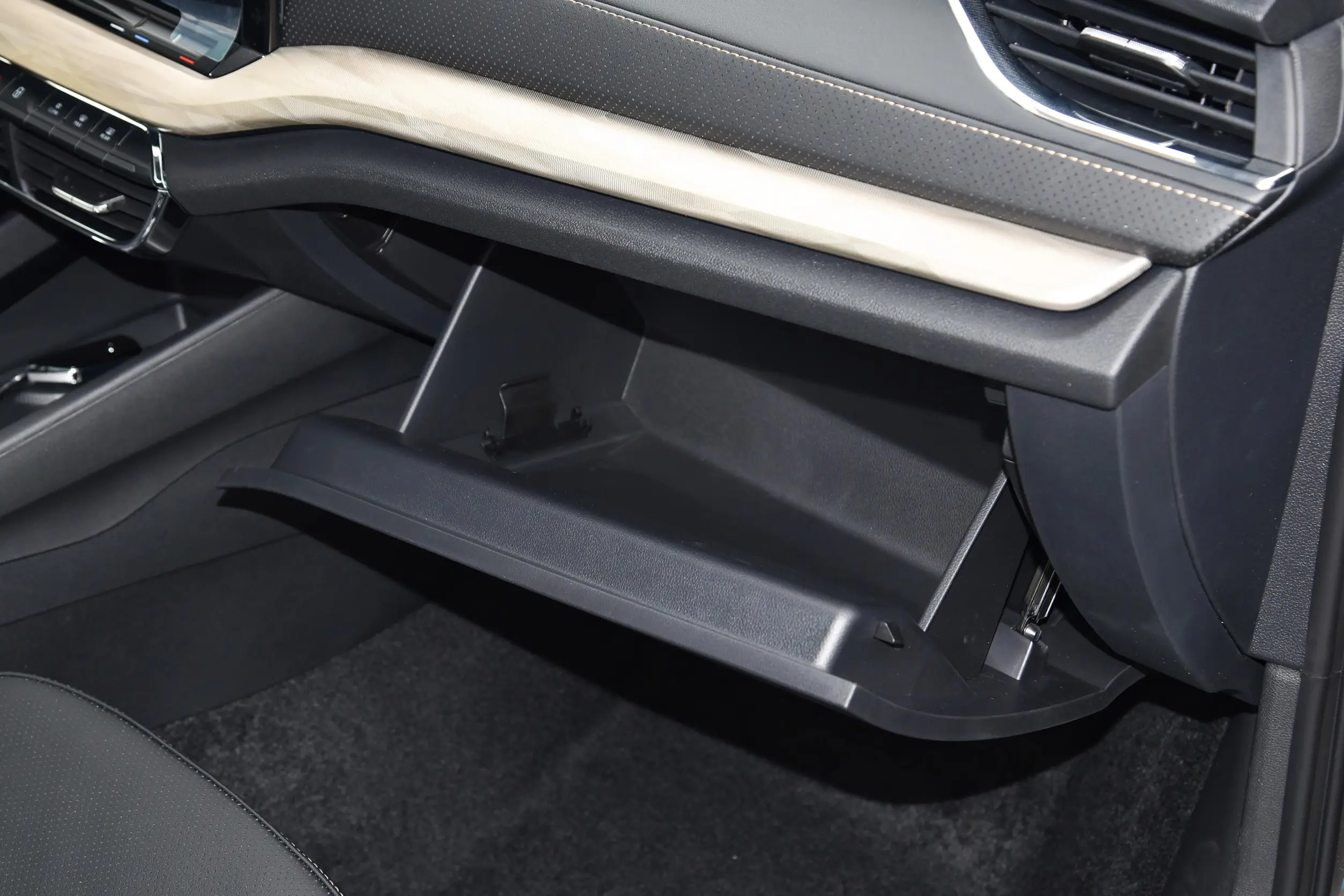 Škoda Octavia 2024 interior-4