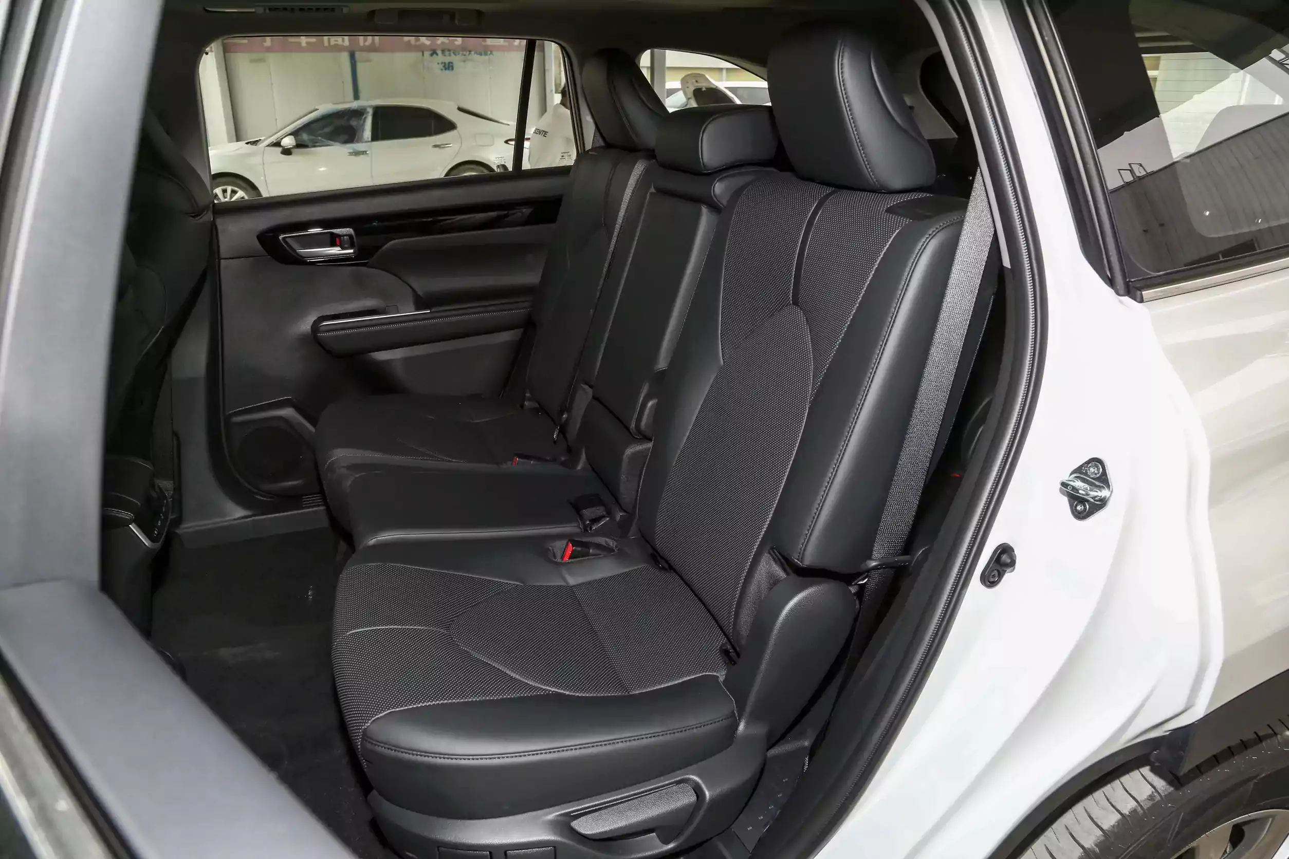 Toyota Highlander 2024 space-2