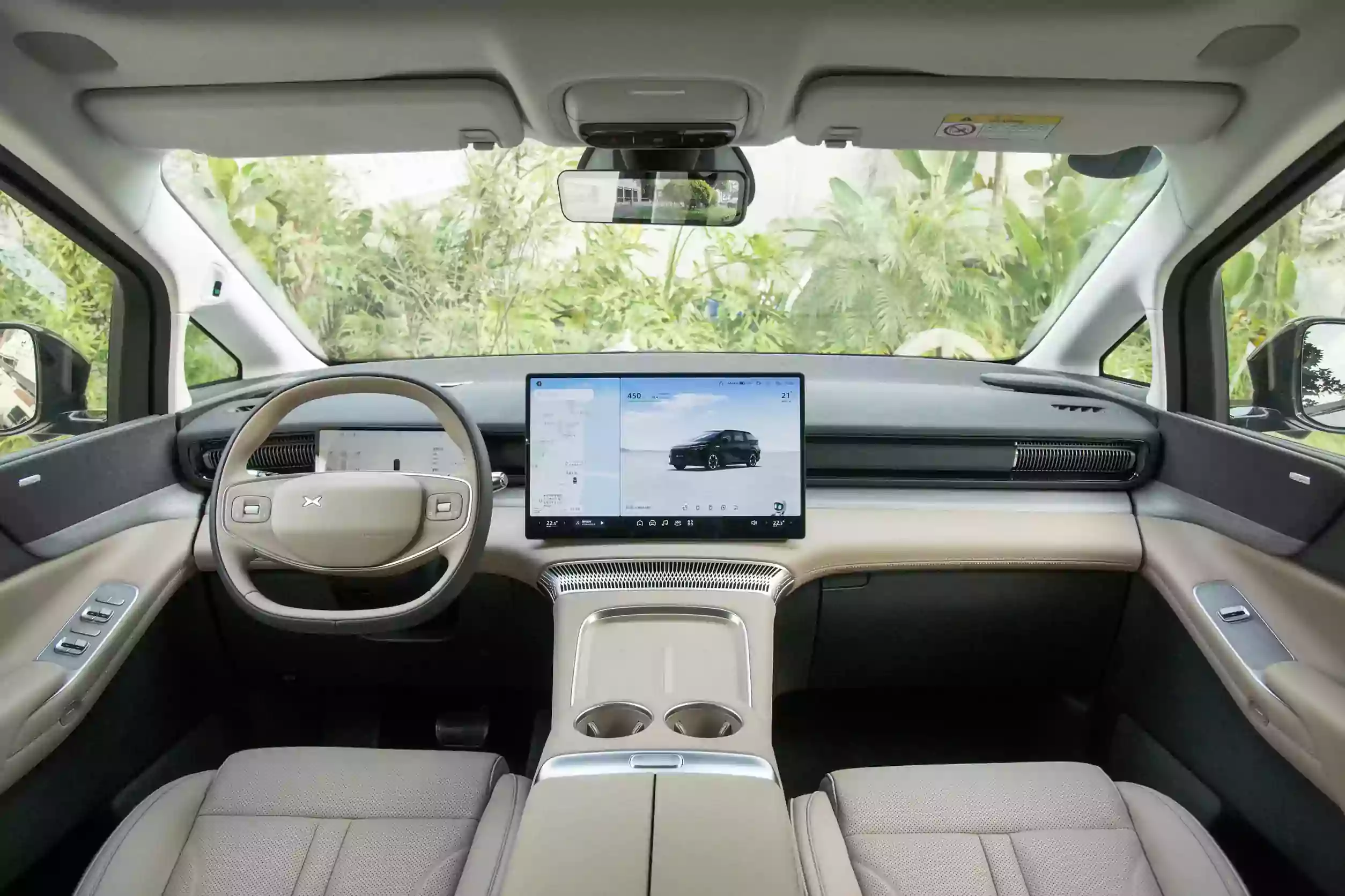 Xpeng X9 2023 interior -1