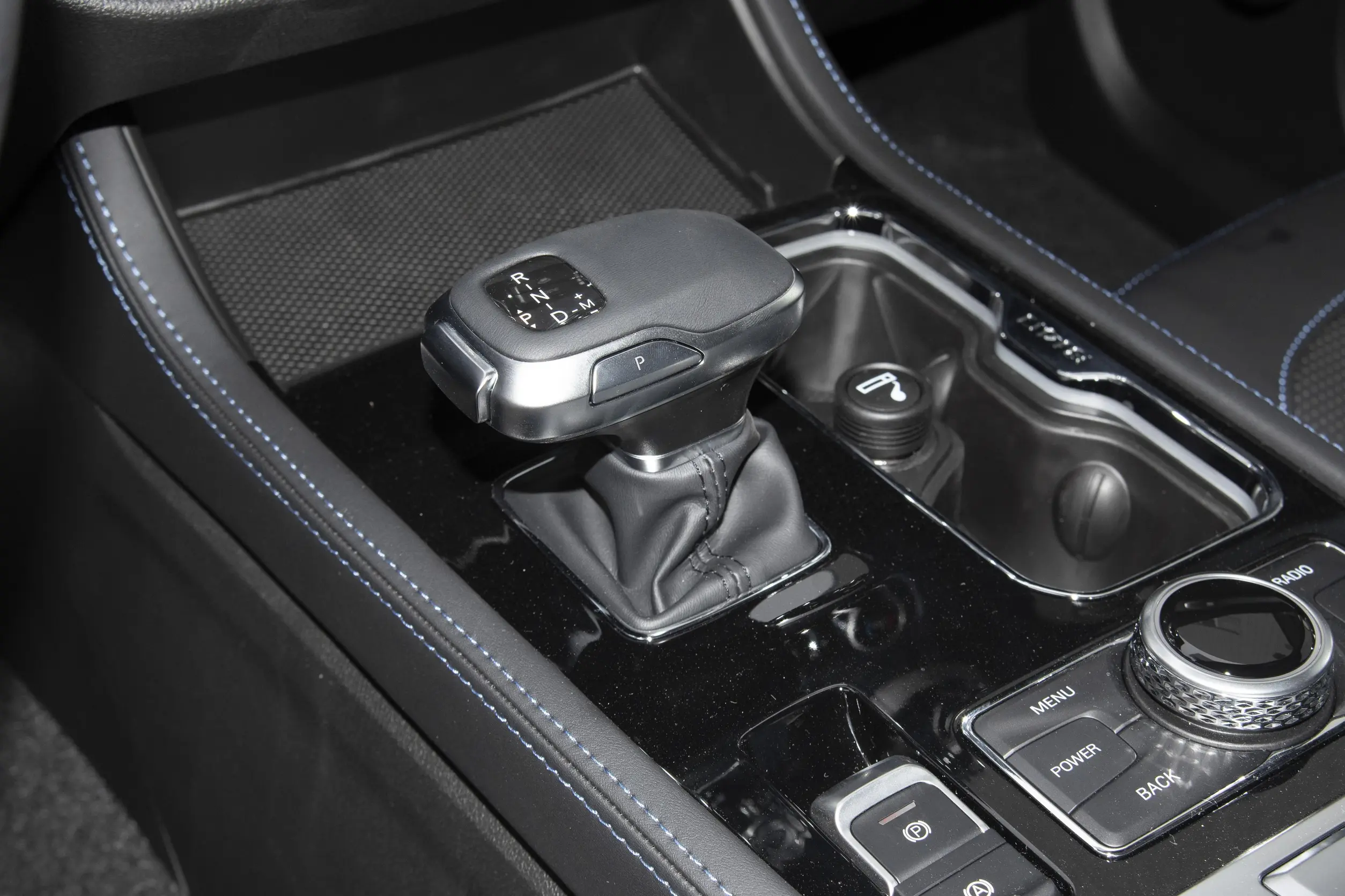 BAIC BJ40 2024 interior-3