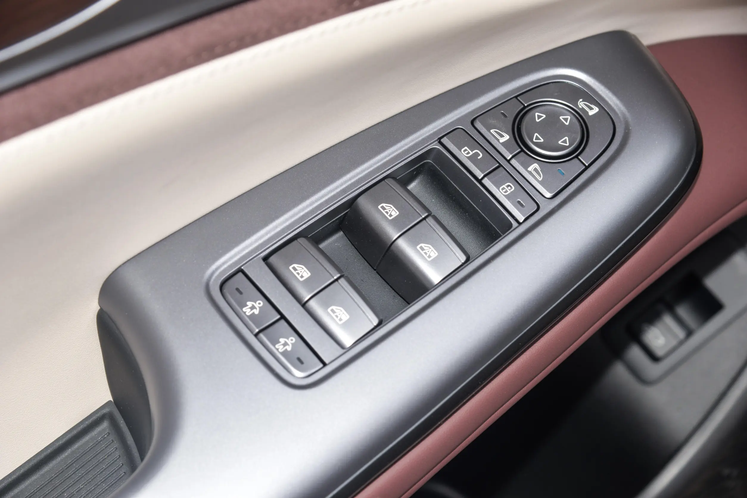 BYD Seal DM-i picture (3)