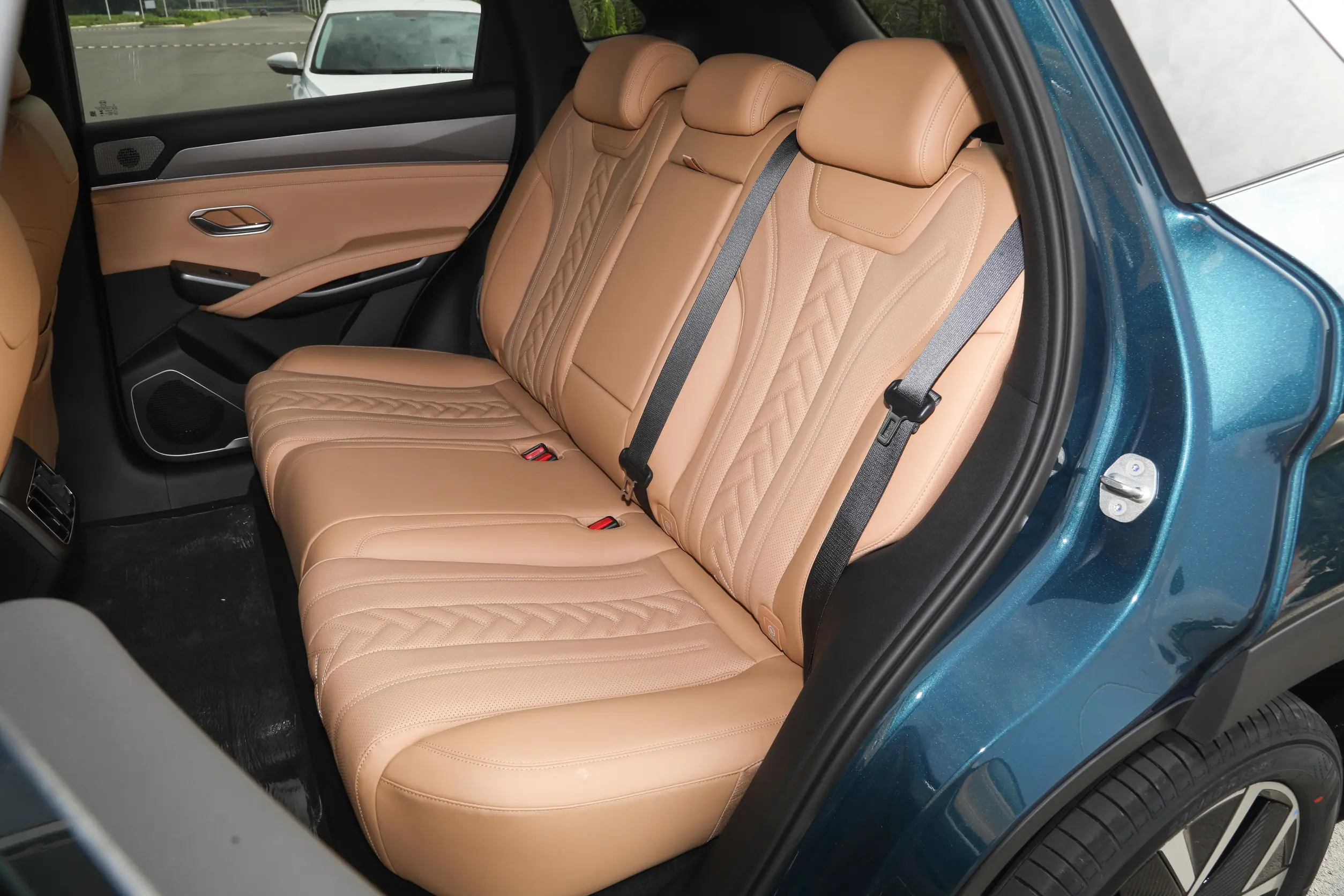 BYD Song L DM 2024 space-2