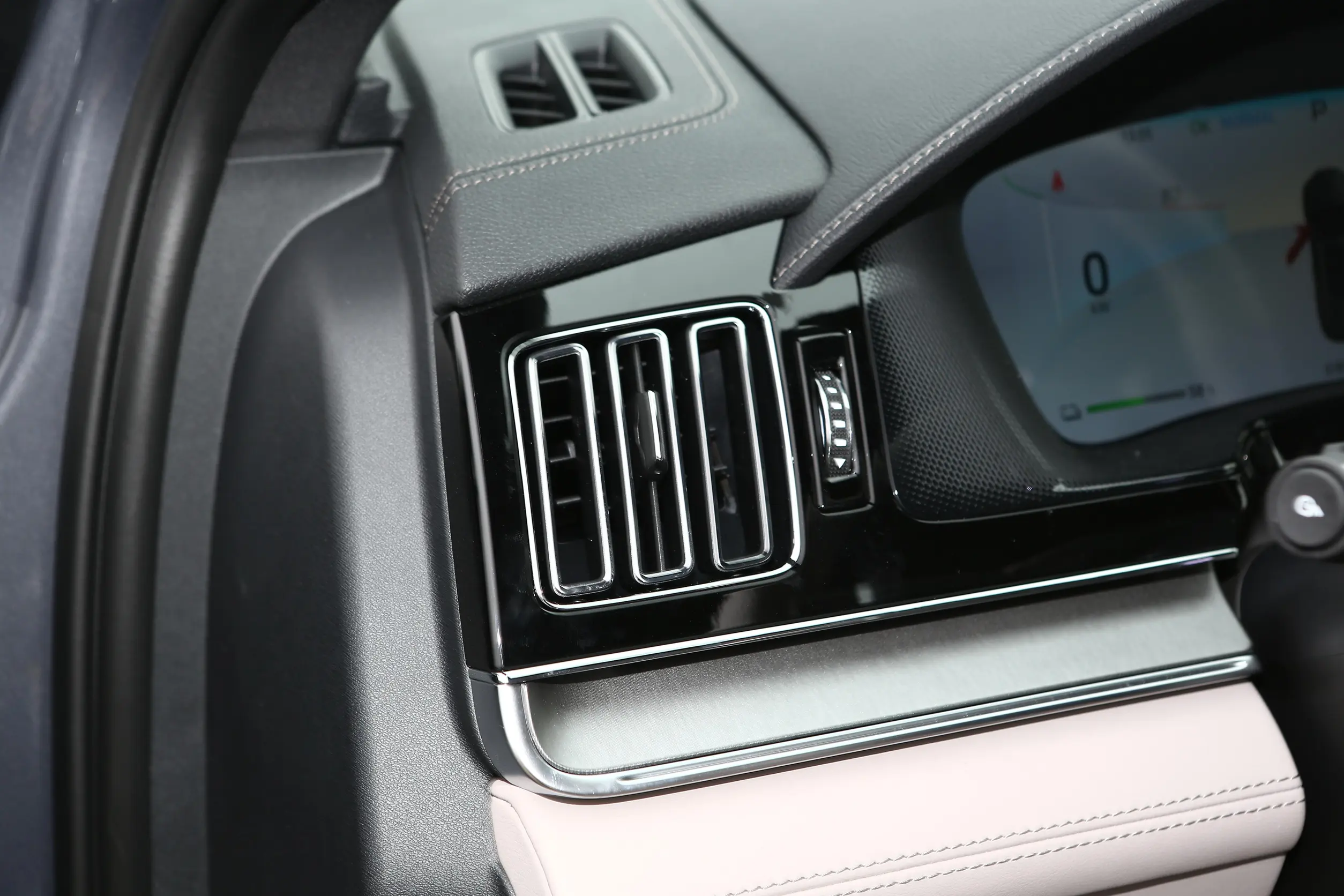 BYD Tang DM-i picture (3)