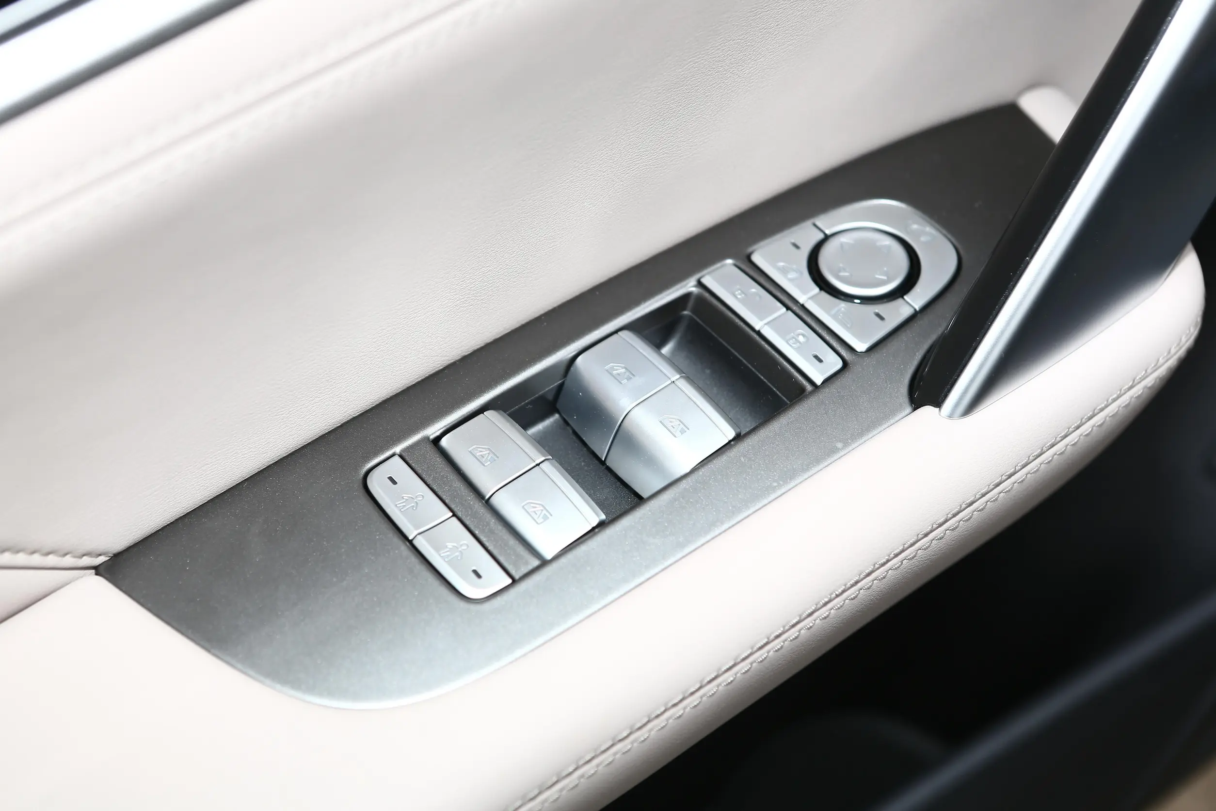 BYD Tang DM-i picture (6)