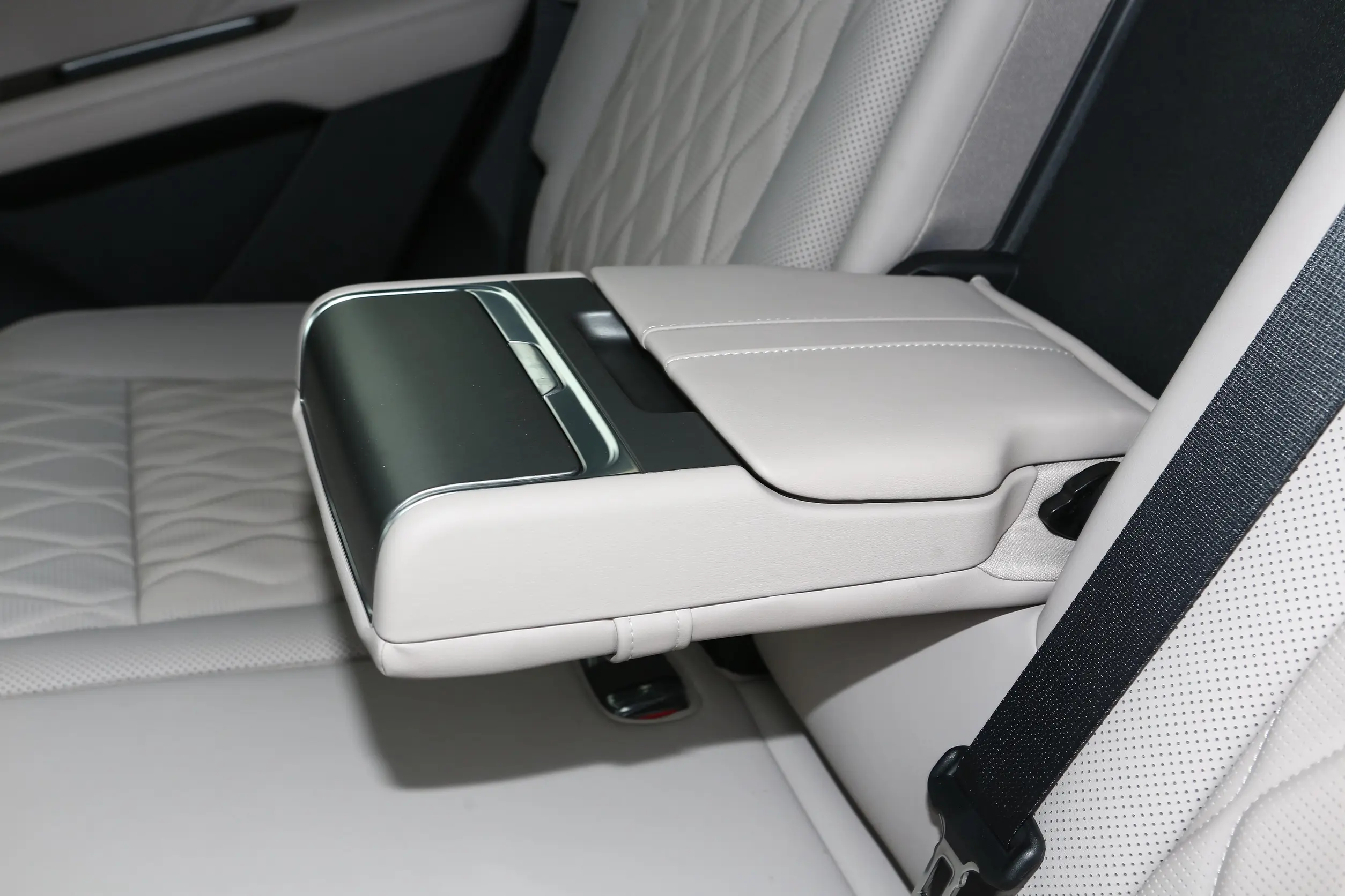 BYD Tang DM-i picture (7)