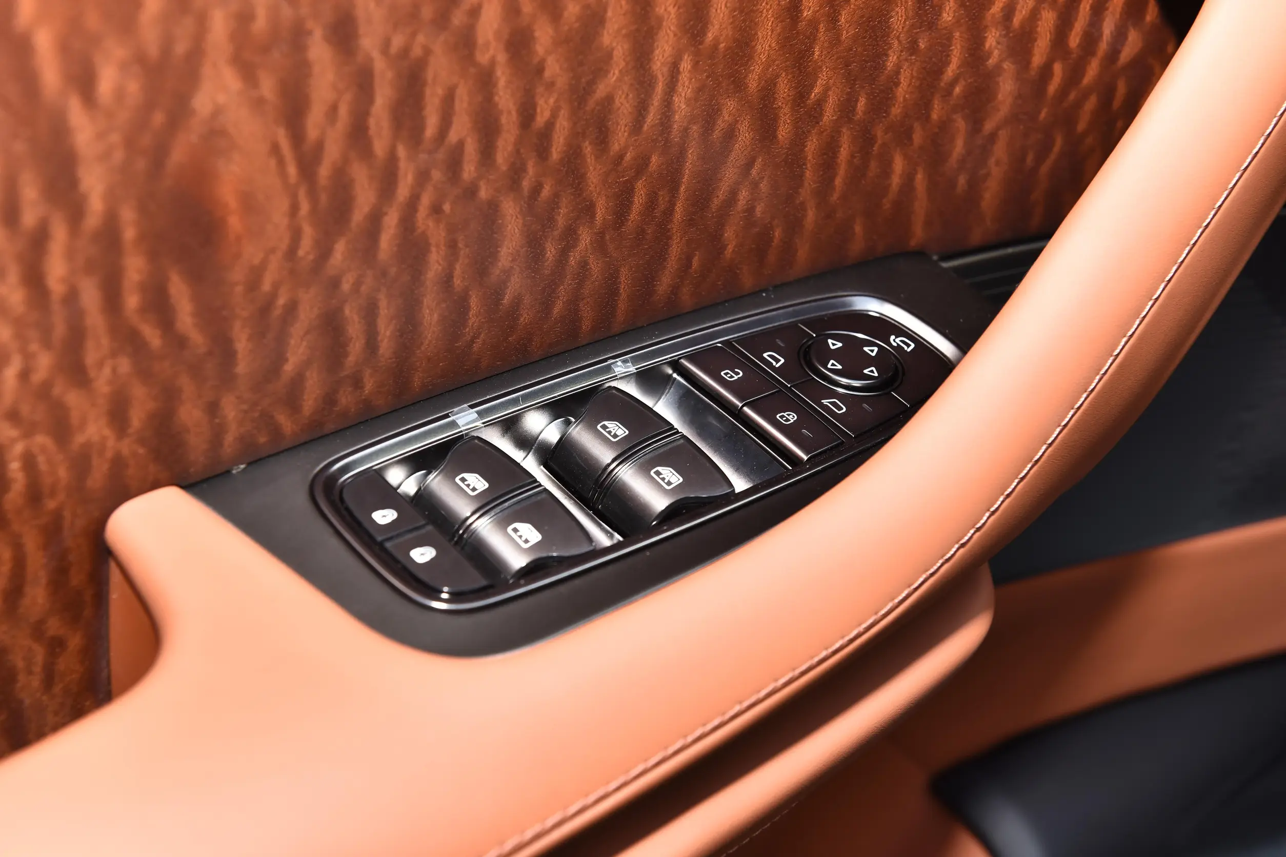 BYD Yangwang U8 picture (8)