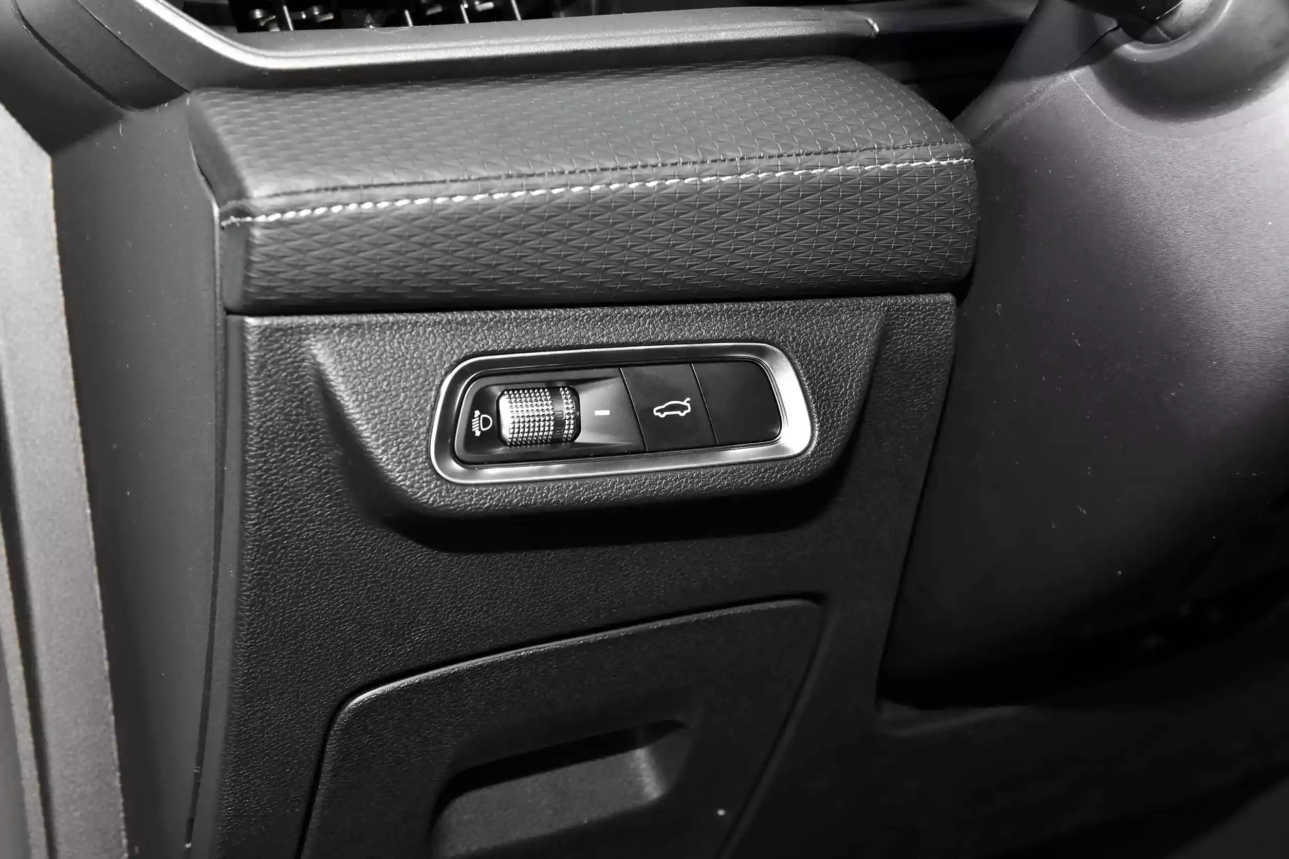 Geely Binray picture (11)