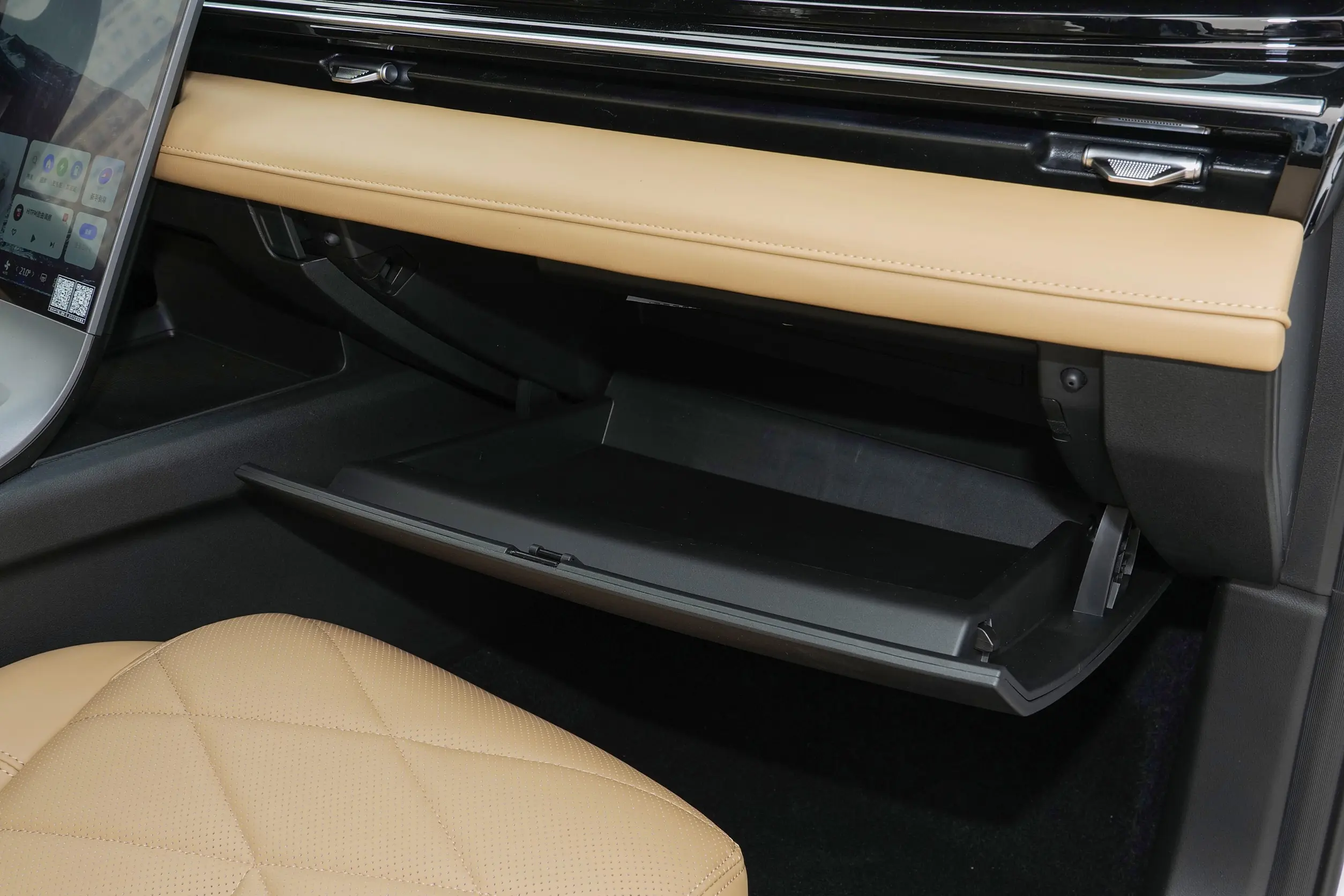 Geely Galaxy L6 2024 interior-4