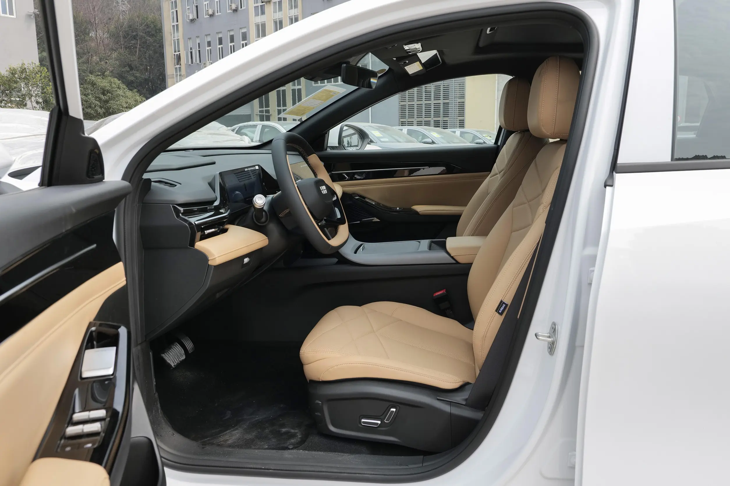 Geely Galaxy L6 2024 space-1