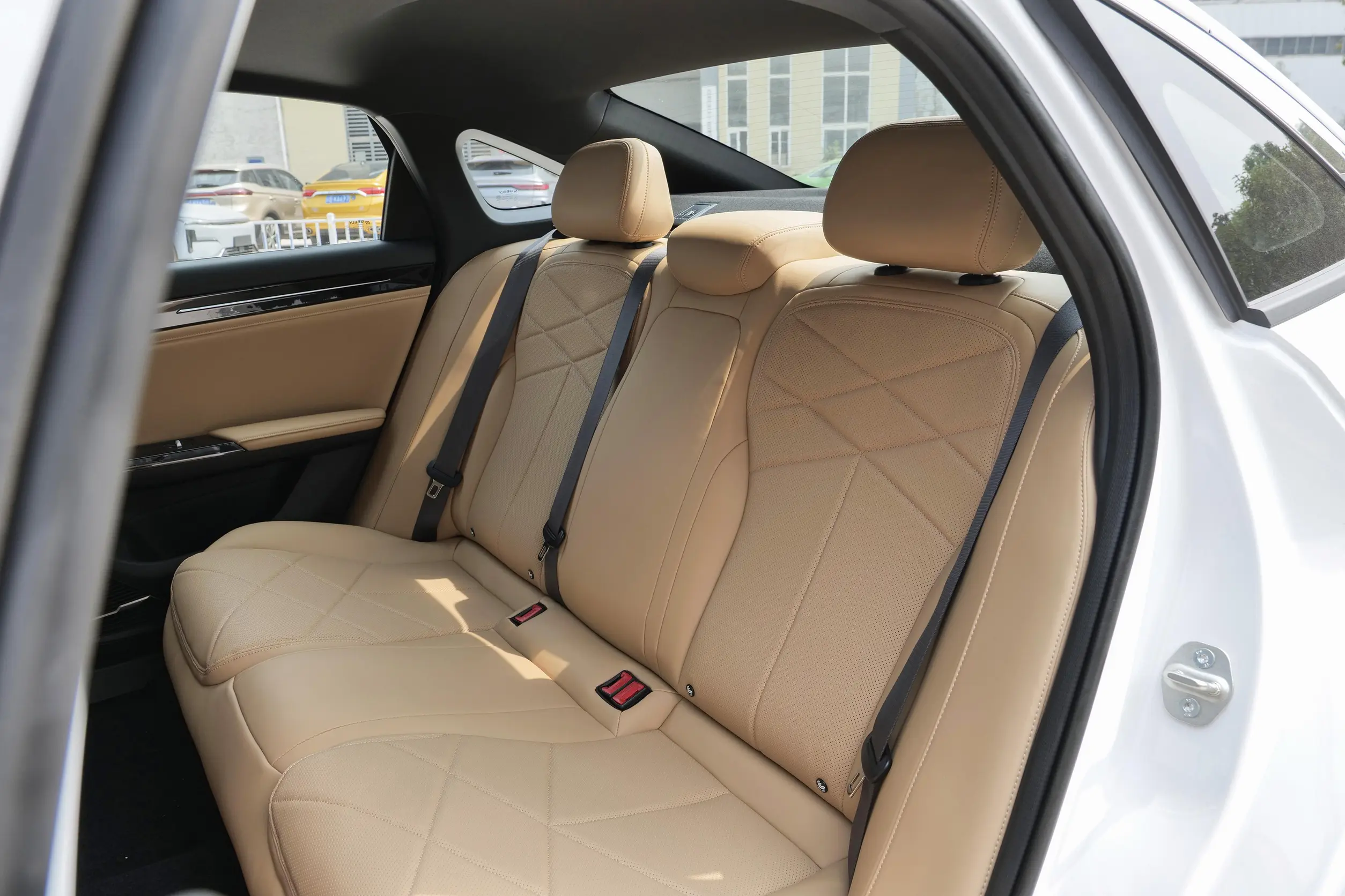 Geely Galaxy L6 2024 space-2
