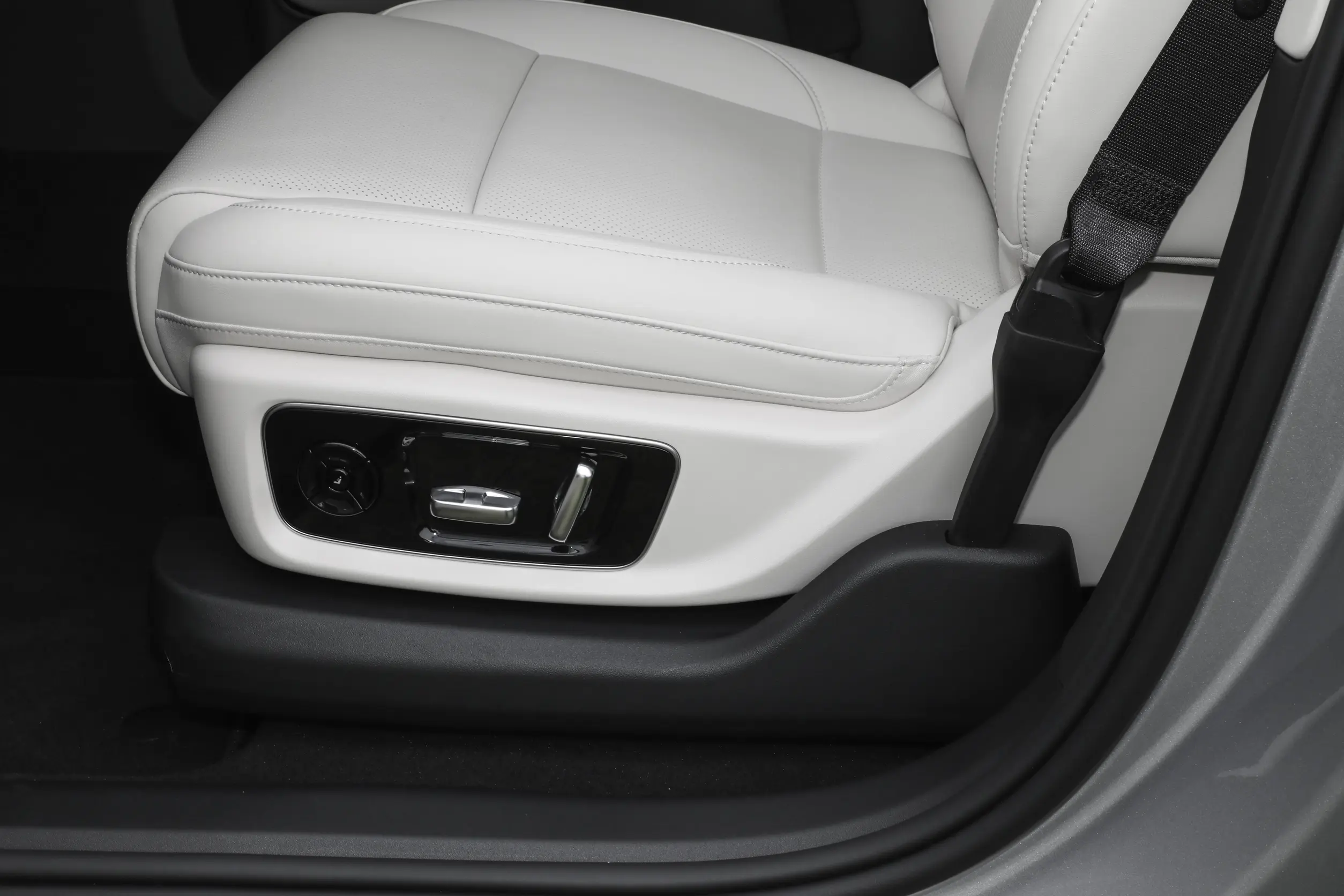 Li Auto L8 picture (3)